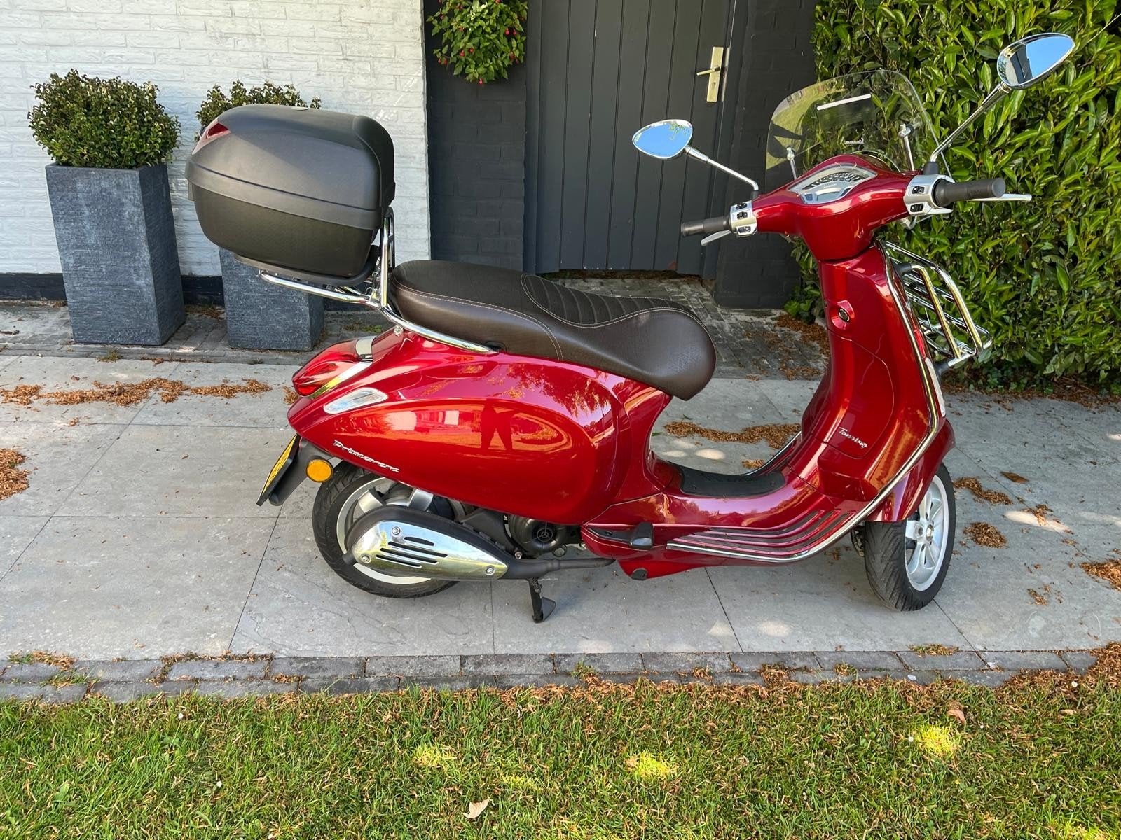 Vespa Primavera Touring 2022 - Zo goed als nieuw, Fietsen en Brommers, Ophalen of Verzenden, Zo goed als nieuw