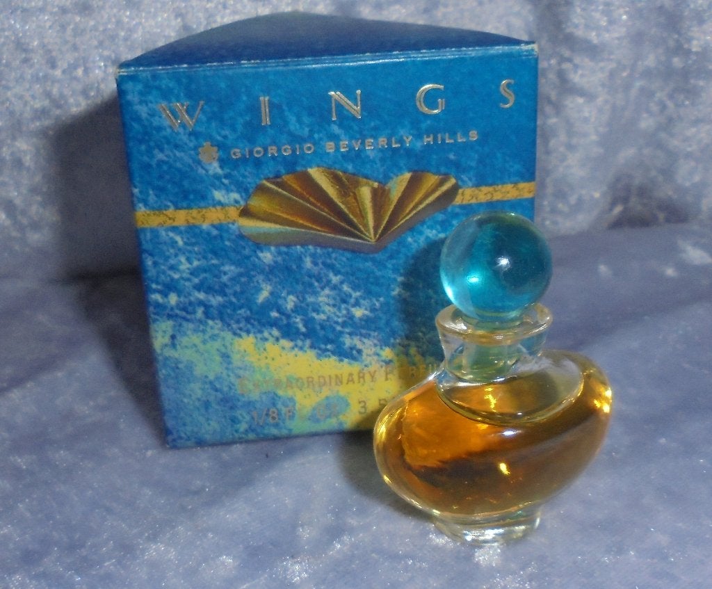 Volle parfum mini - Giorgio Beverlyhills Wings + doosje, Ophalen of Verzenden, Zo goed als nieuw, Miniatuur, Gevuld