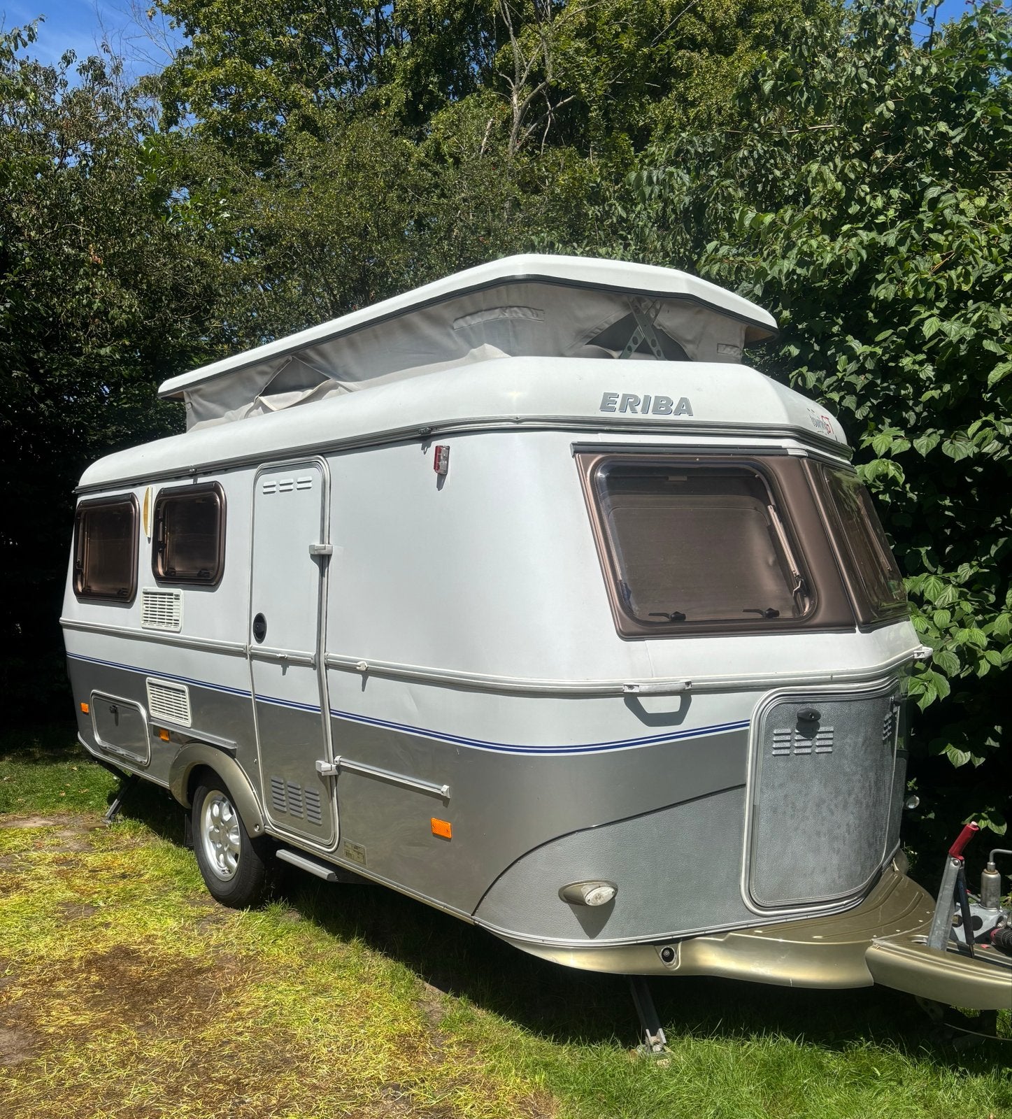 Eriba Touring GT met fietsenrek en voortentuitbouw, Particulier, Dwarsbed, 5 tot 6 meter, Eriba
