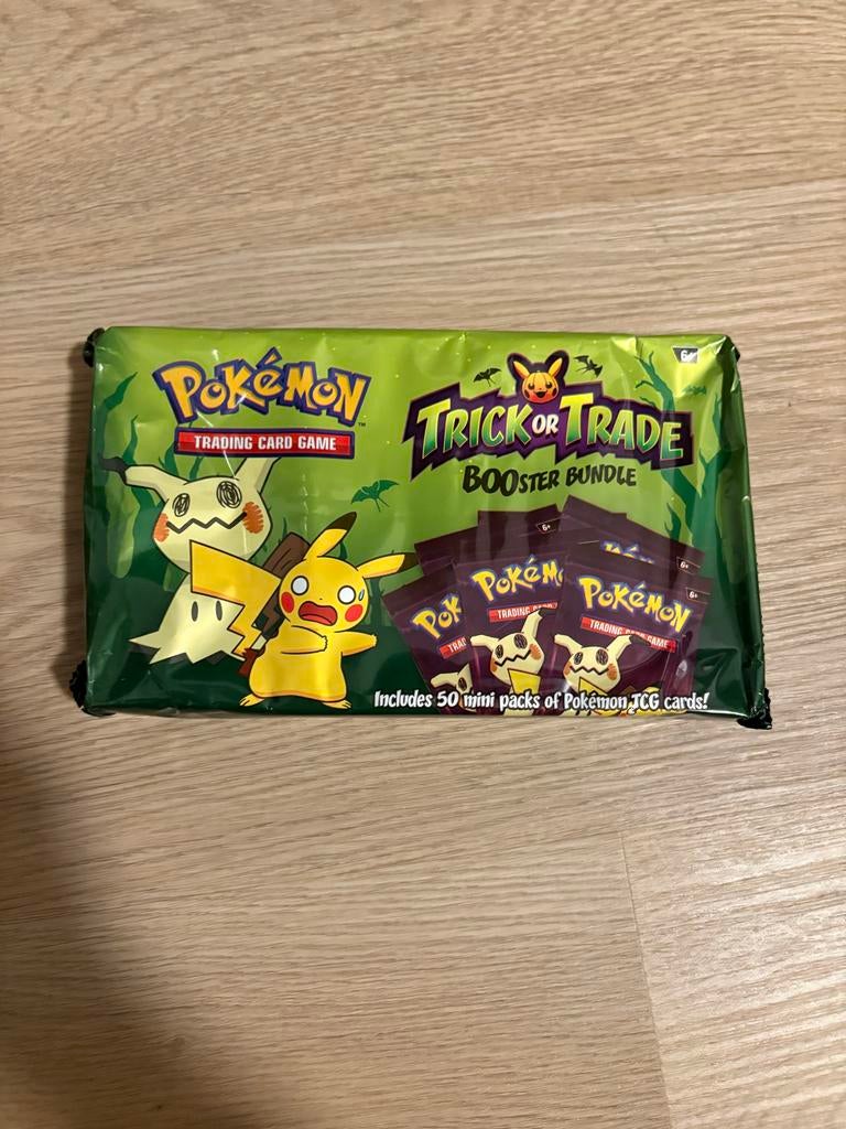 Pokémon Trick or Trade Booster Bundle - 50 mini packs, Spelcomputers en Games, Ophalen of Verzenden, Zo goed als nieuw