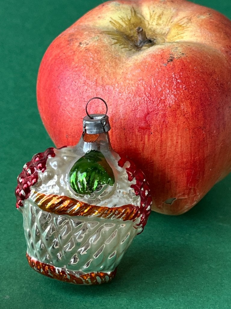 Oude kleine glazen kerstbal: mandje, Diversen, Gebruikt, ., Ophalen of Verzenden, .