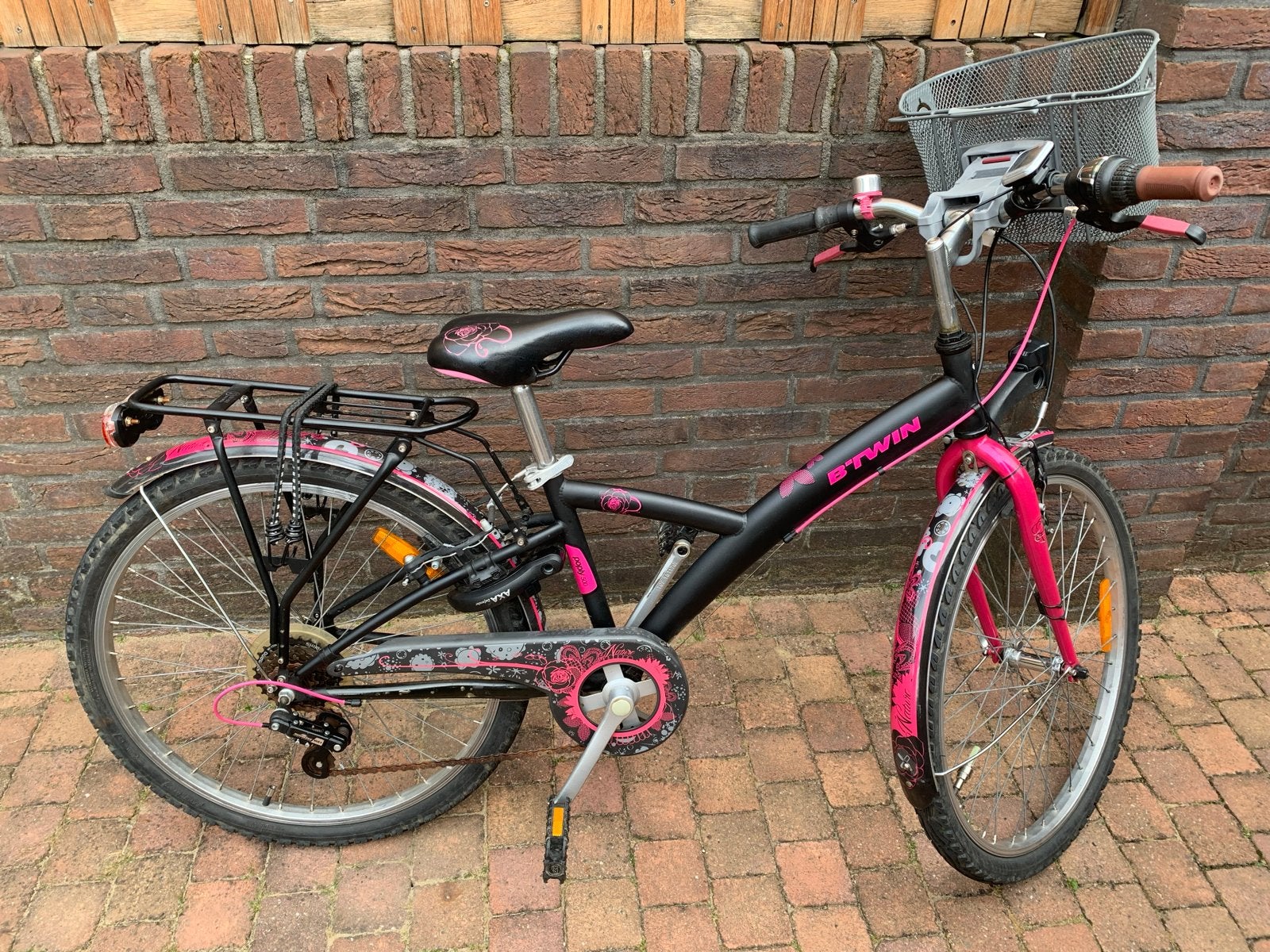 B'Twin Poply 500 Meisjesfiets 24 inch - Zwart/Roze, Fietsen en Brommers, Fietsen | Meisjes, Ophalen, Velgrem, Handrem, Gebruikt