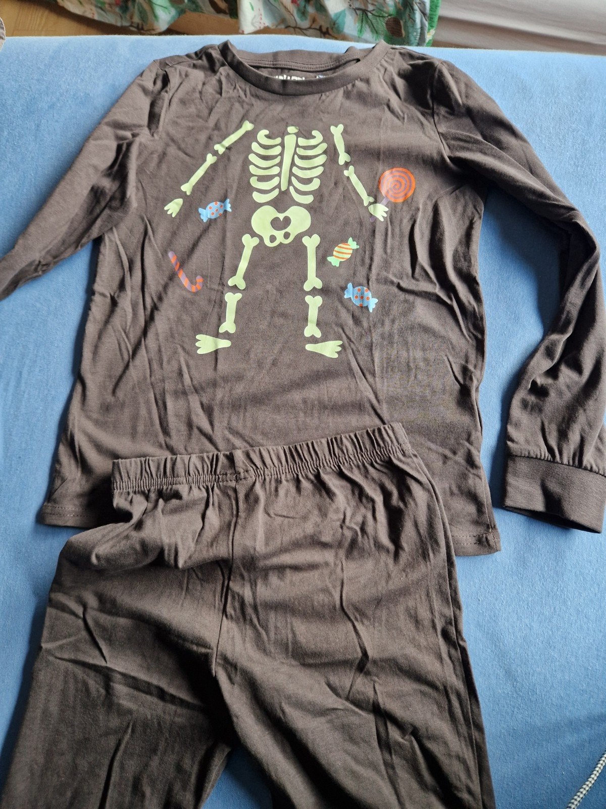 Halloween pyjama maat 134/140 grijs met skelet, Ophalen, Nieuw, Maat 134