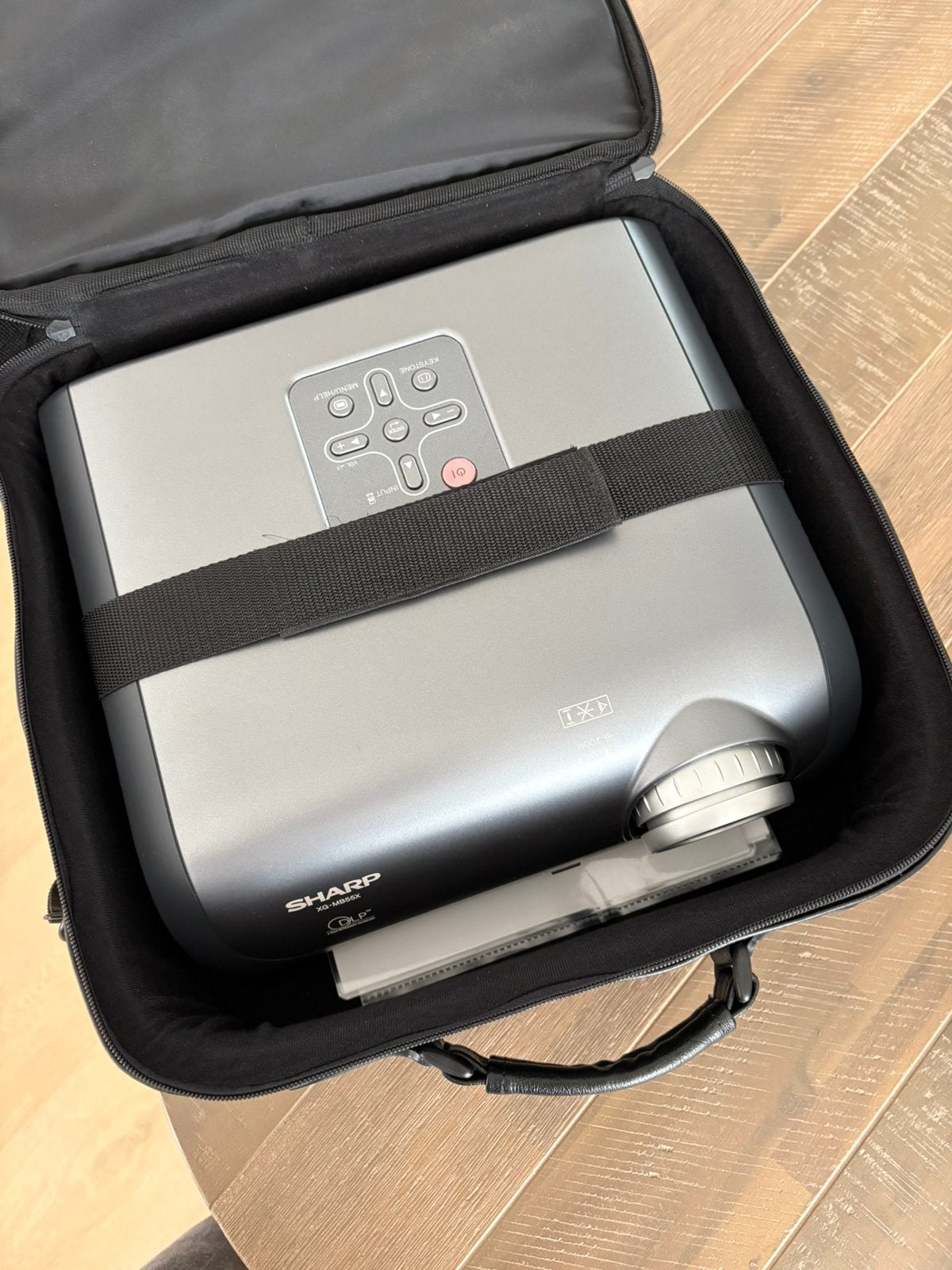 Sharp beamer XG-MB55X in tas, Ophalen of Verzenden, Zo goed als nieuw, Overige resoluties, Sharp