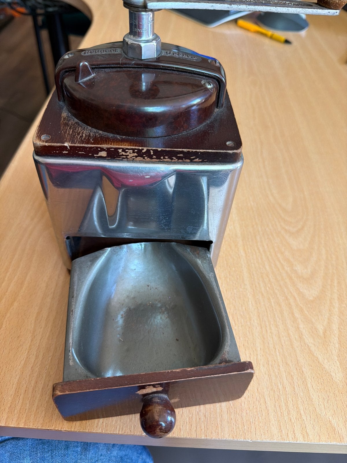 Vintage Peugeot Koffiemolen - Jaren '50 bakeliet, Antiek en Kunst, Antiek | Keukenbenodigdheden, Ophalen of Verzenden