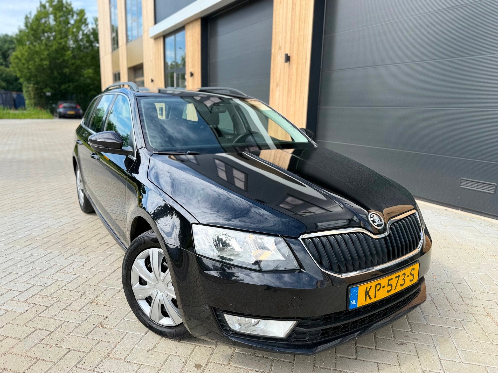 Skoda Octavia Combi 1.6 TDI 81KW (bj 2016) EURO6|NAVI|PARKSE, Auto's, Gebruikt, Euro 6, 4 cilinders, Zwart
