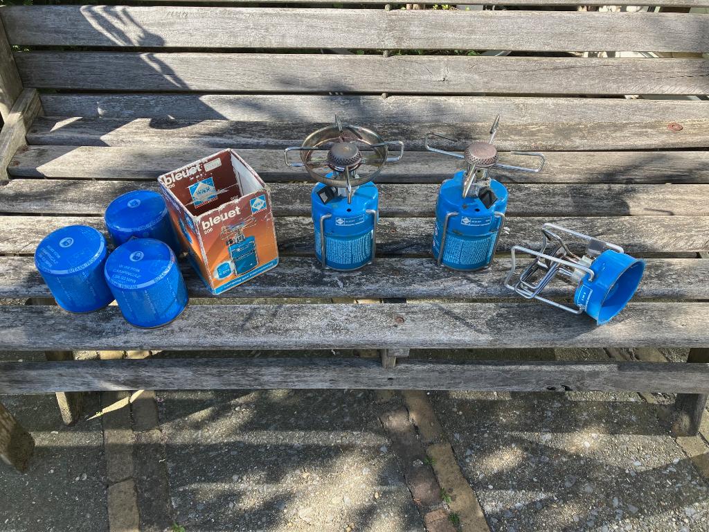Twee Campingaz Bleuet gasbranders met gastankjes, Ophalen, Gebruikt