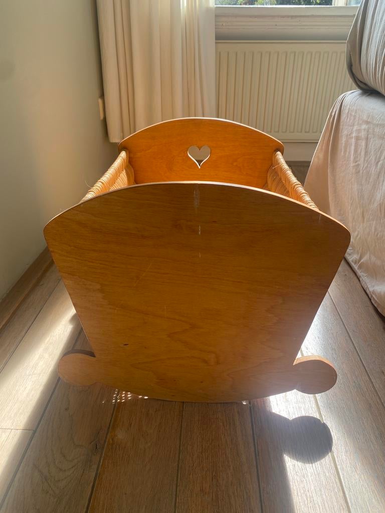 Mooie houten poppenwieg, Kinderen en Baby's, Ophalen of Verzenden, Zo goed als nieuw, Stoel(en)