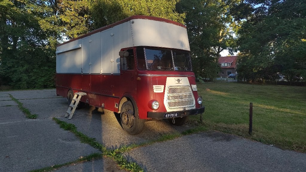 DAF B1300 oldtimer vrachtwagen camper 1967, Overige merken, Chemisch toilet, Buscamper of Camperbus, Reservewiel