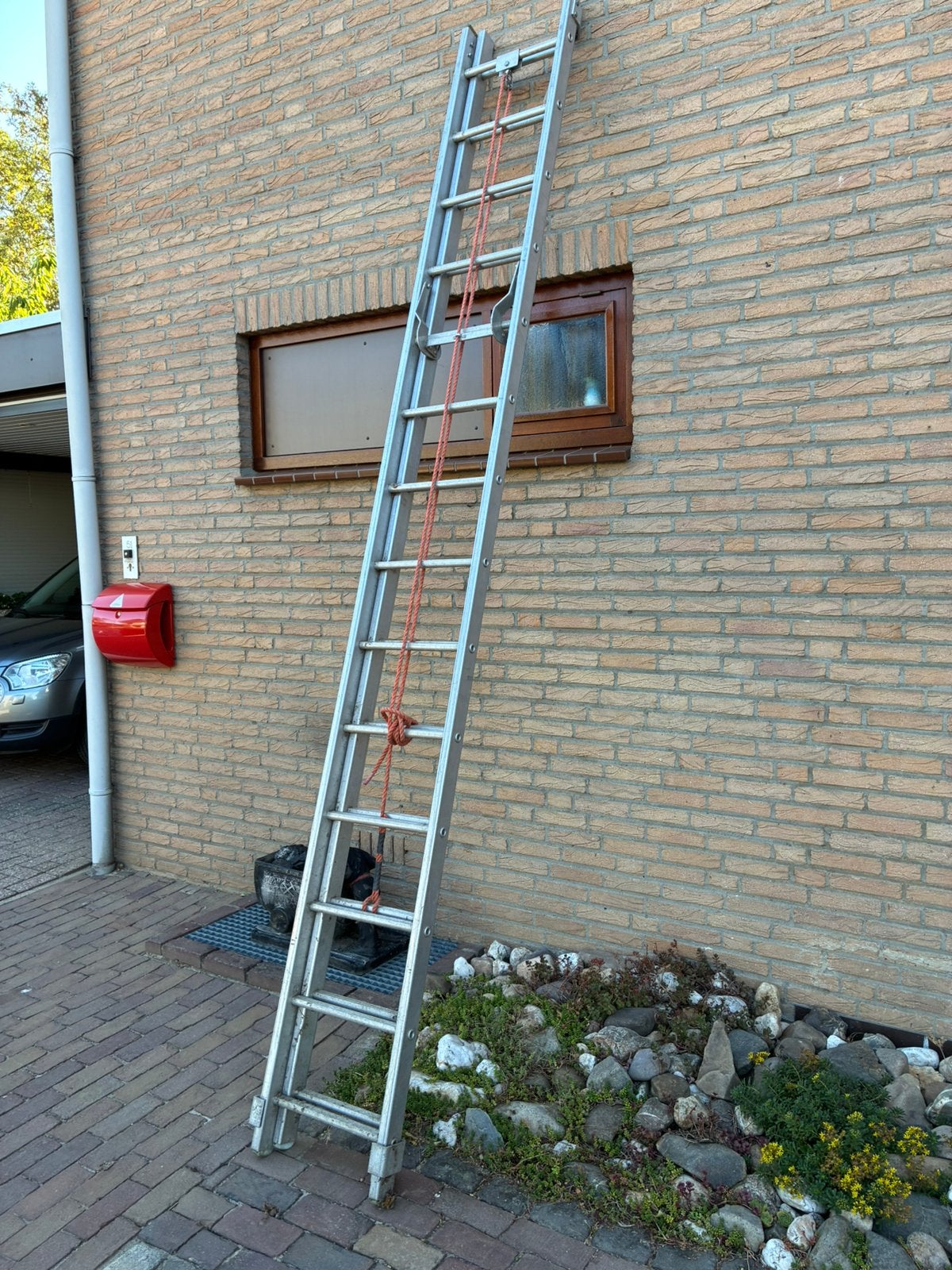 2 delige echte ladder met optrek touw 14 porten aluminium, Doe-het-zelf en Verbouw, Ladders en Trappen, Ophalen, Zo goed als nieuw