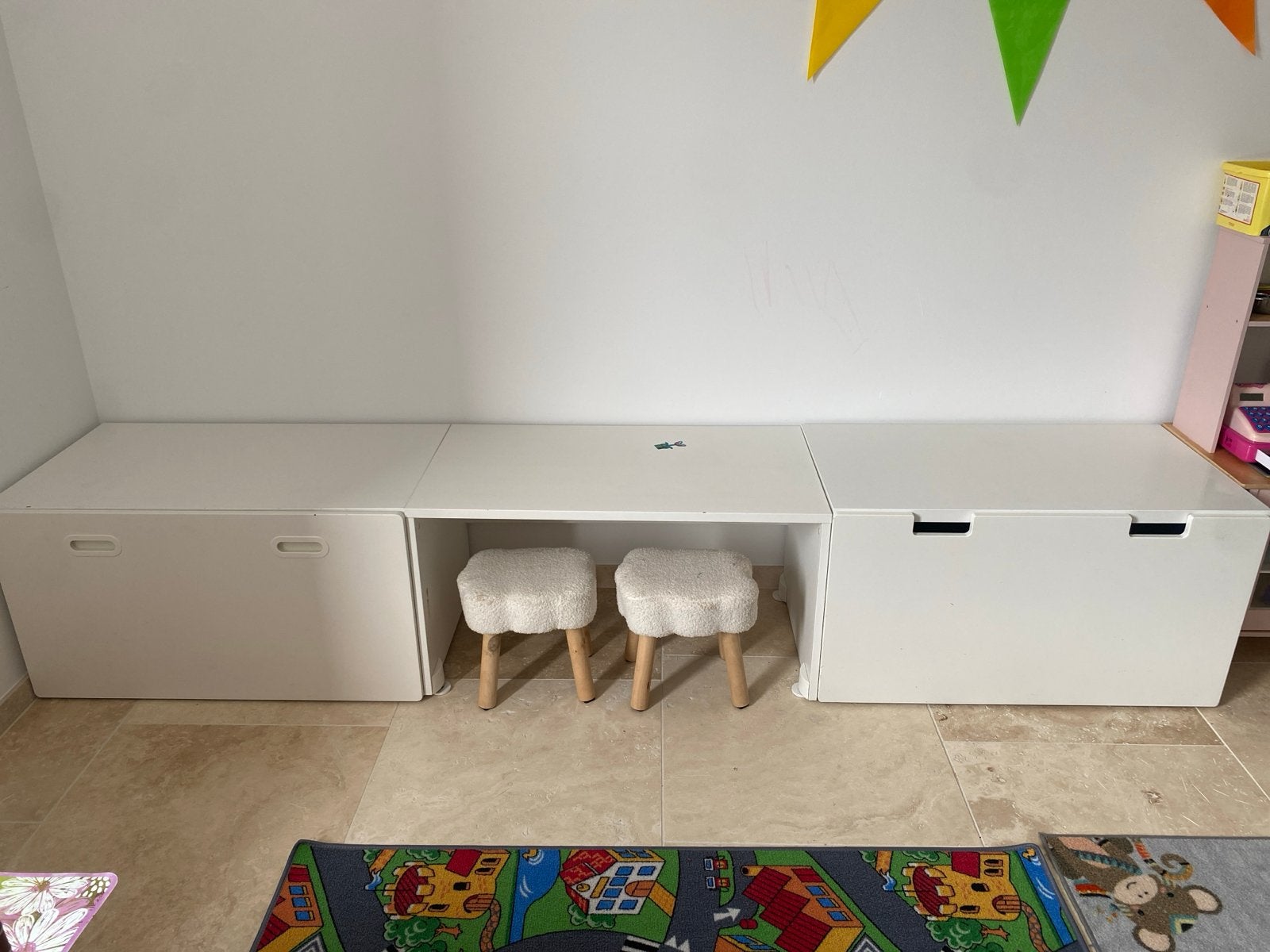 IKEA Smastad speelgoedtafel bureau met krukjes en lades, Kinderen en Baby's, Ophalen, Gebruikt
