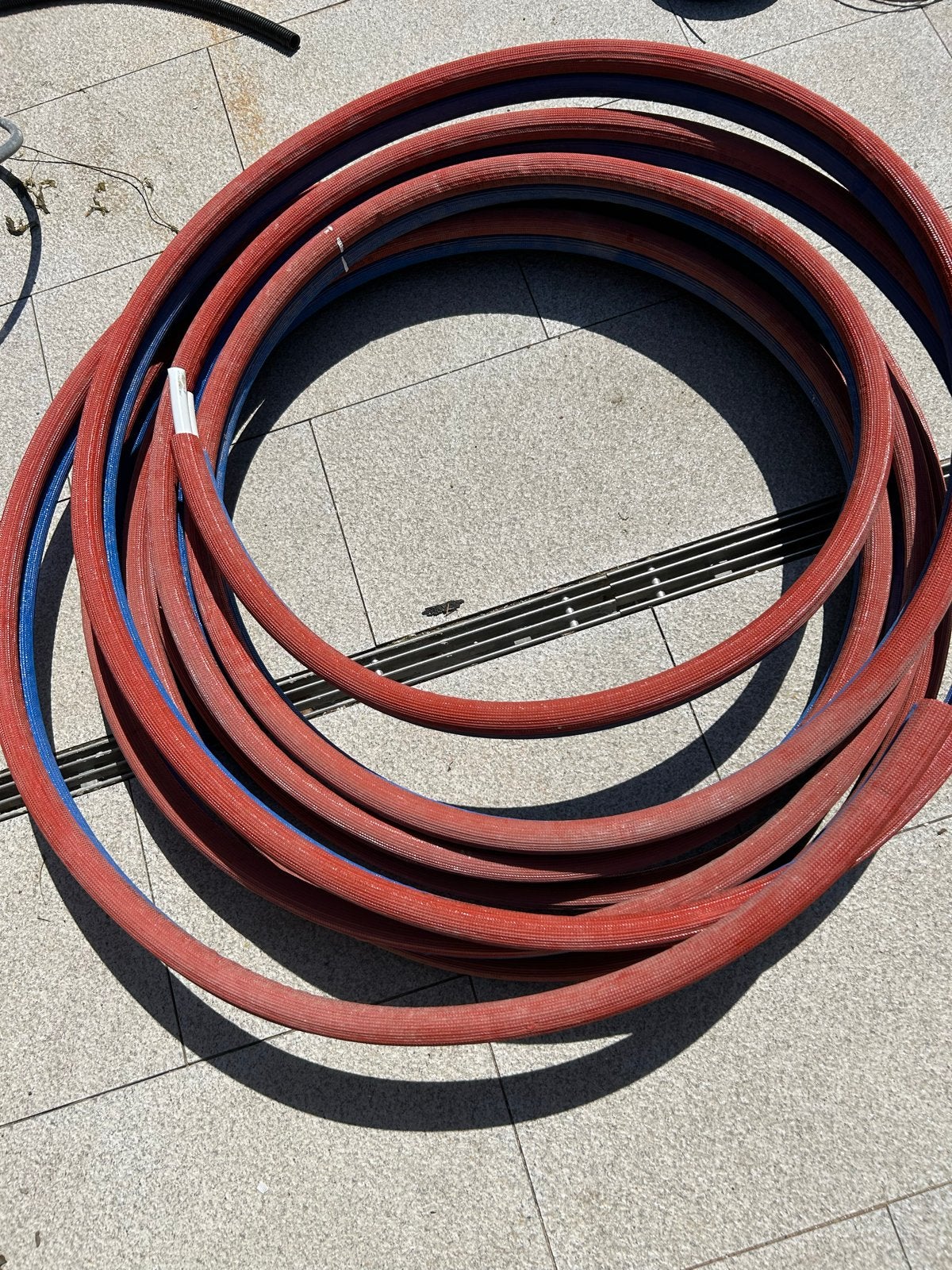 Geïsoleerde leidingen 16mm - Rood en Blauw, Doe-het-zelf en Verbouw, Buizen en Afvoer, Ophalen, Gebruikt, Pvc, Minder dan 20 mm