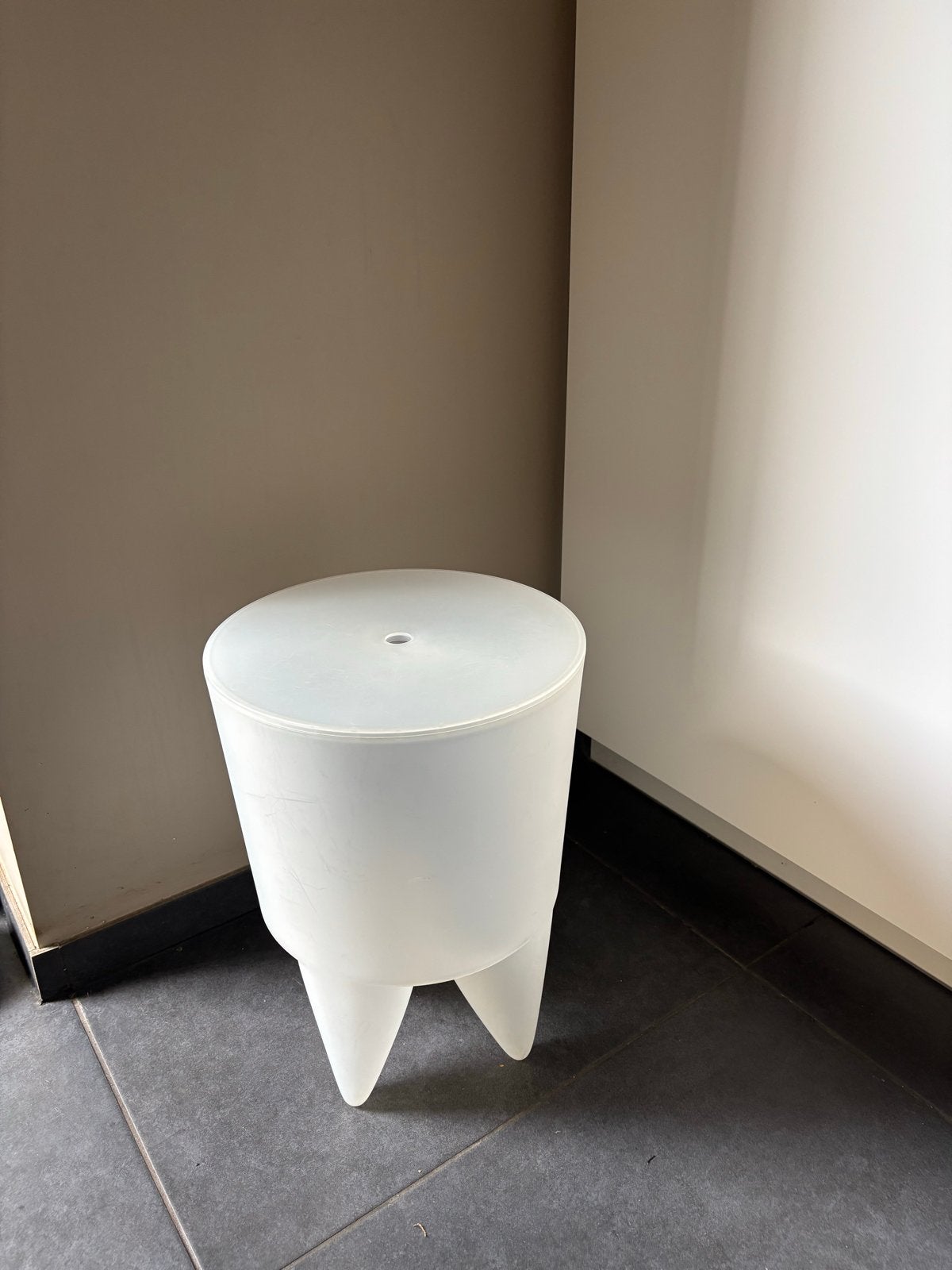 Witte kunststof kruk met opbergruimte - Philippe Starck, Ophalen, Zo goed als nieuw, Kunststof