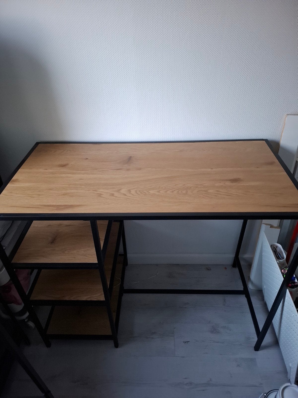 Hoog bureau, Ophalen, Zo goed als nieuw, Jysk
