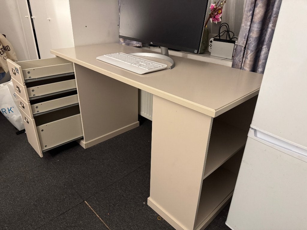 IKEA VEBJÖRN bureau, Huis en Inrichting, Bureaus, Ophalen, Met lades, Gebruikt, IKEA