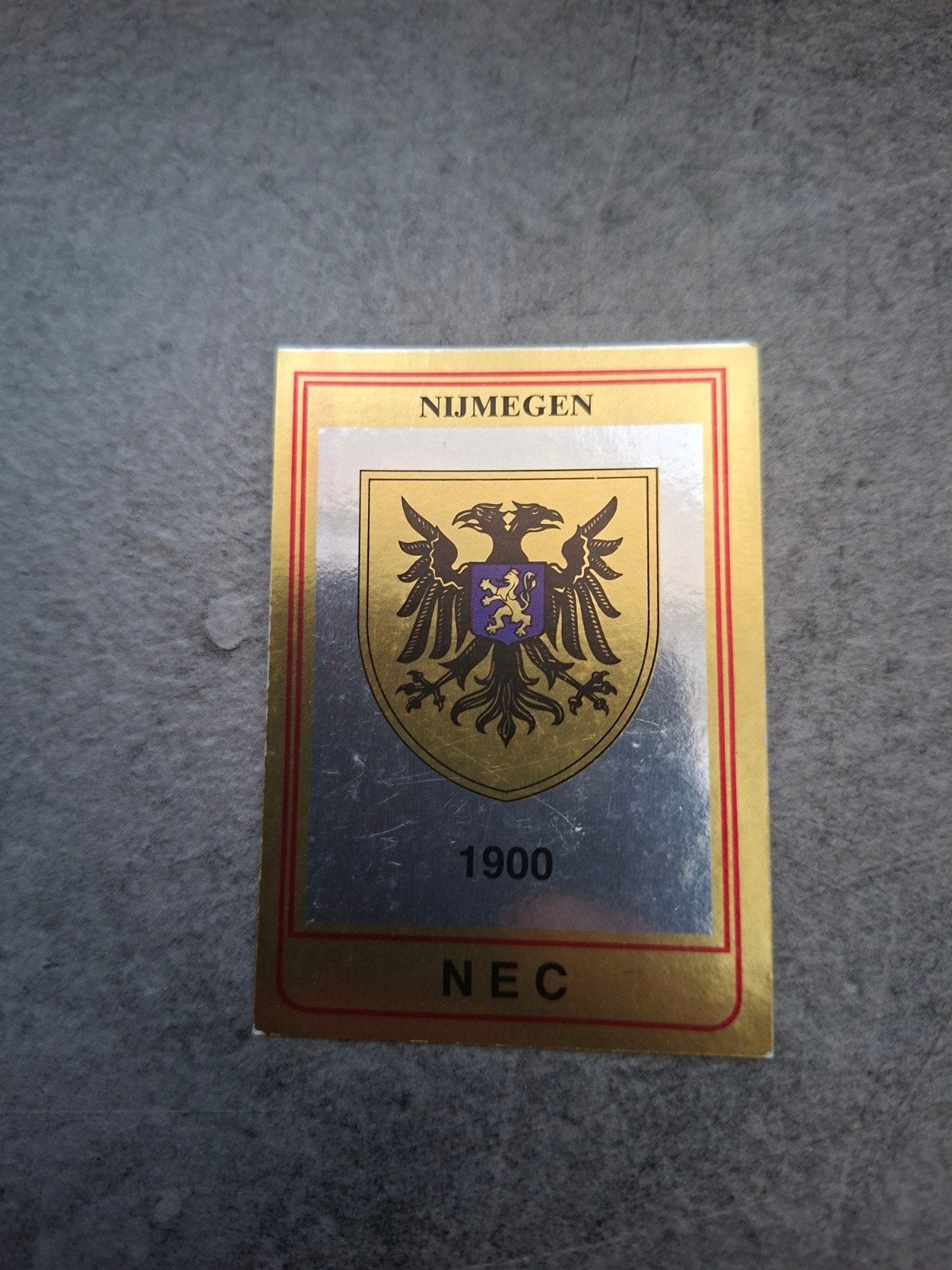 Panini sticker Voetbal 85. Embleem NEC Nijmegen., Ophalen of Verzenden, Zo goed als nieuw, Sticker