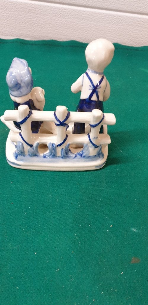 beeld delfts blauw keramiek jongen en meisje, Ophalen of Verzenden