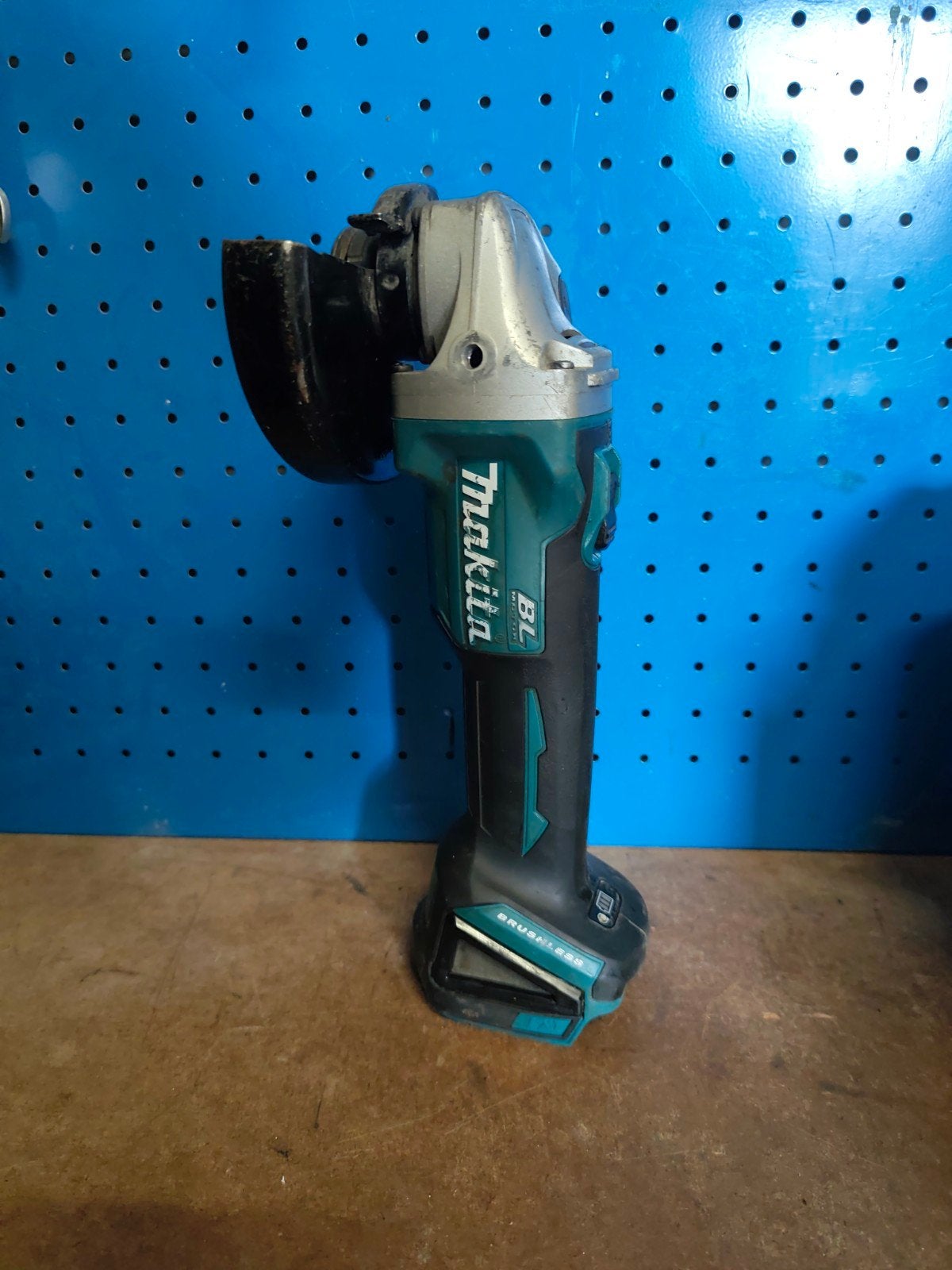 Makita 18v accu haakse slijper, Ophalen of Verzenden, Gebruikt, Minder dan 700 watt, Haakse handslijpmachine
