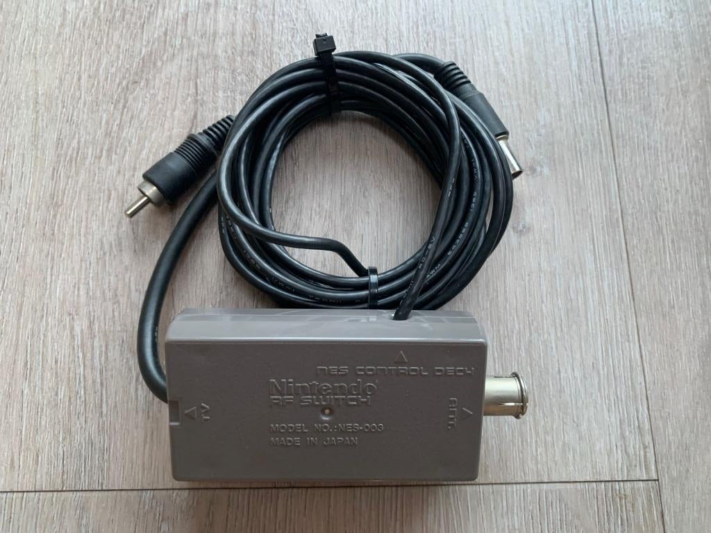 NES RF-Switchen, Ophalen of Verzenden, Zo goed als nieuw, Zonder controller