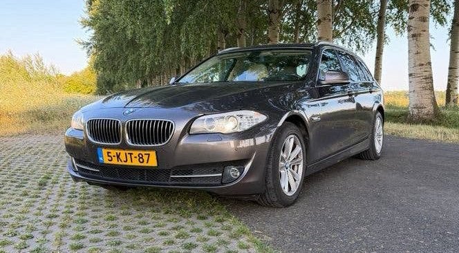 BMW 5-Serie 520I Touring 2013 Pano Leder Climate Navigatie, Auto's, BMW, Achterwielaandrijving, Beige, 4 cilinders, Lichtsensor