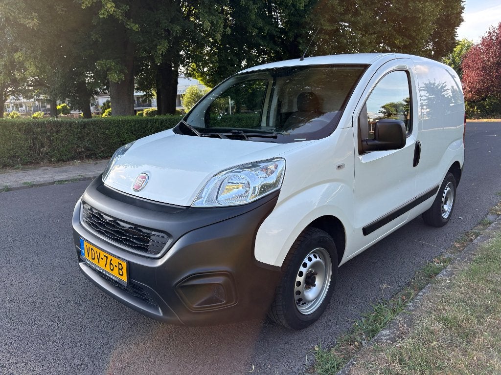 Fiat Fiorino 1.4 benzine Euro 6, 2019, MARGE, Auto's, Bestelauto's, Particulier, ABS, Airbags, Airconditioning, Bluetooth, Boordcomputer