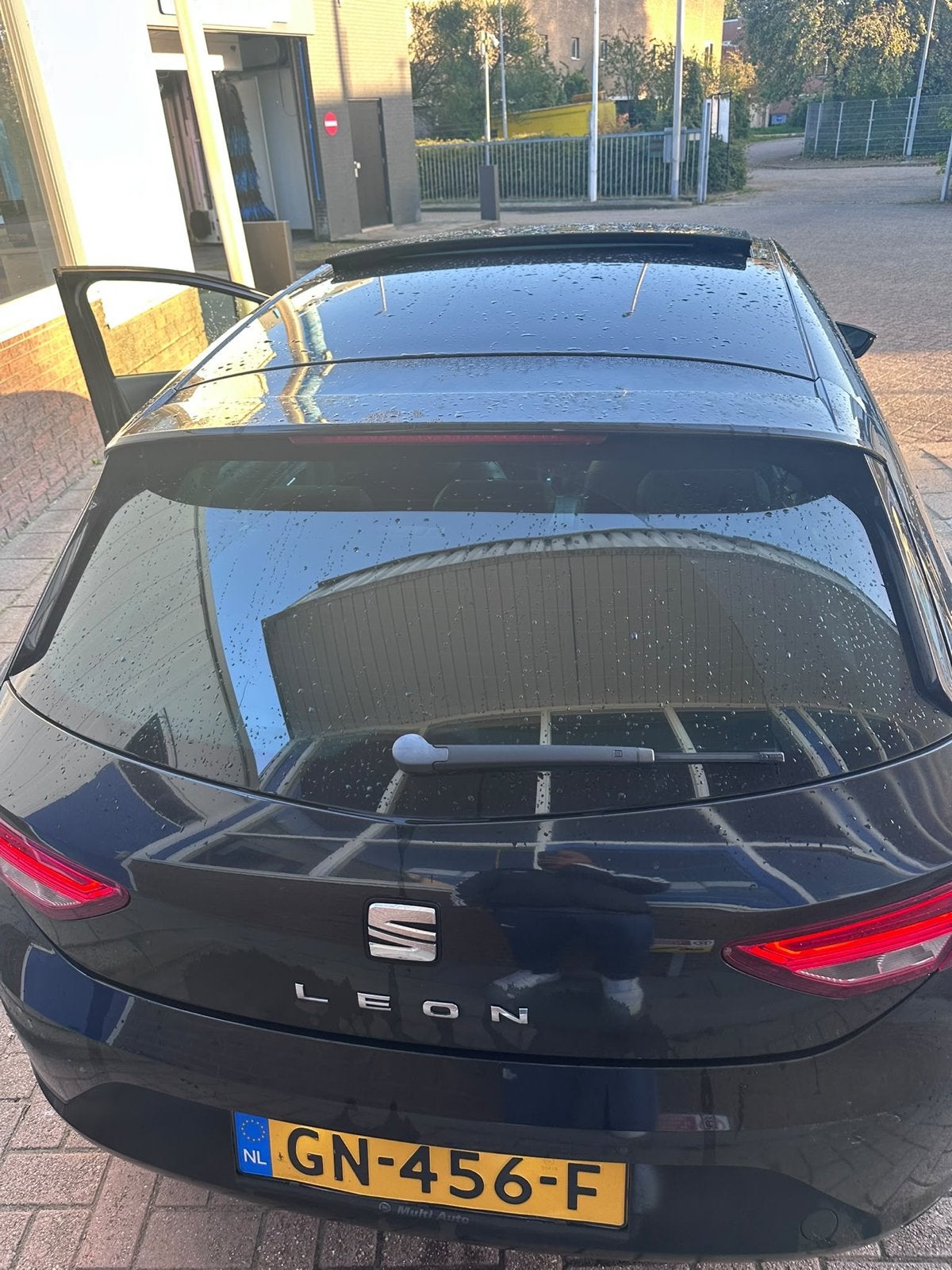 Seat Leon 1.0 TSI 85KW/115PK 2015 Zwart, Auto's, Voorwielaandrijving, Panoramadak, Leon, Alcantara