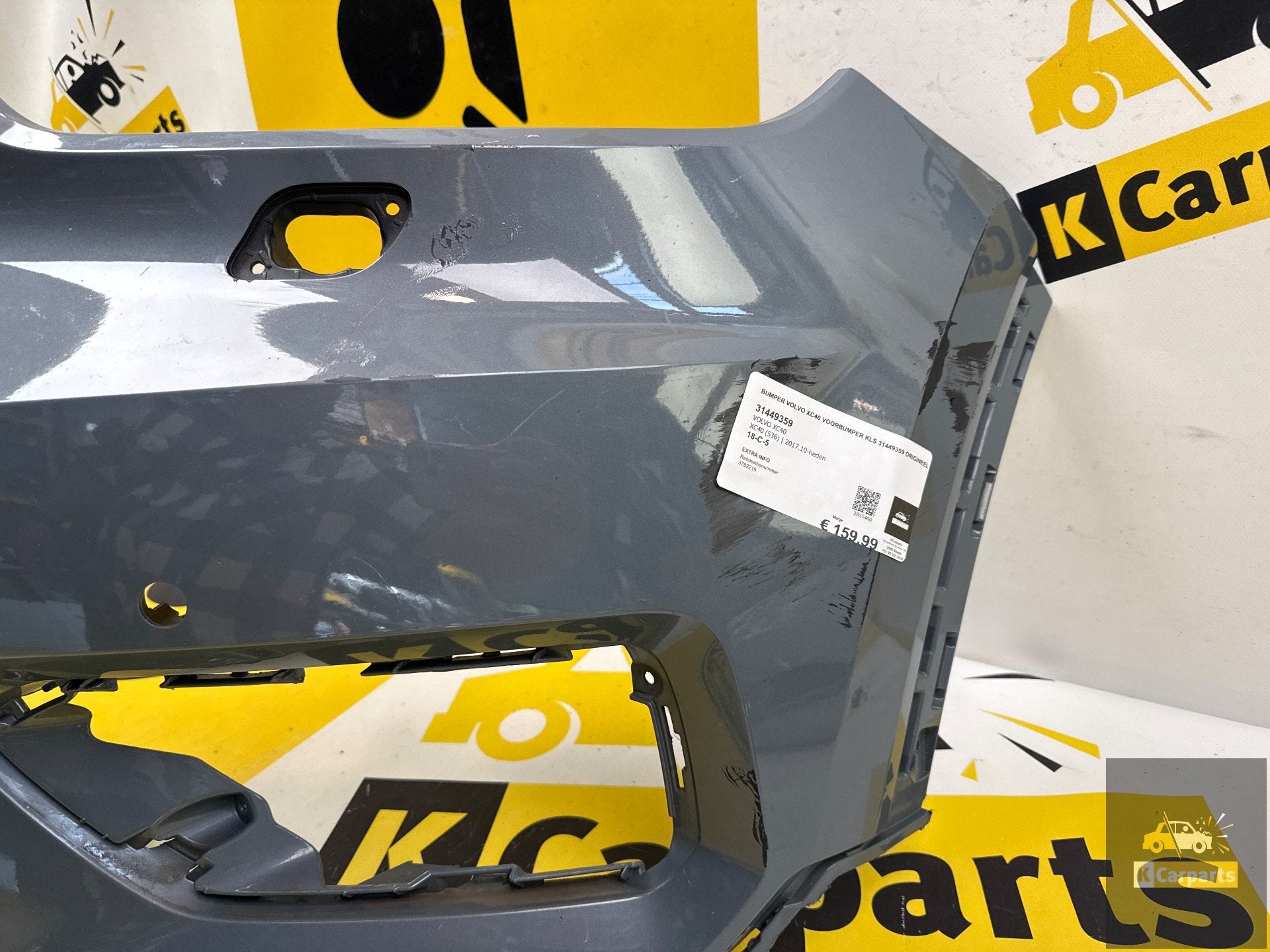 Bumper Volvo XC40 Voorbumper KLS 31449359 Origineel, Gebruikt, Gunnar Engellaus vag 8
405 31  Gothenburg, SE, Voor, Info@volvocars.com