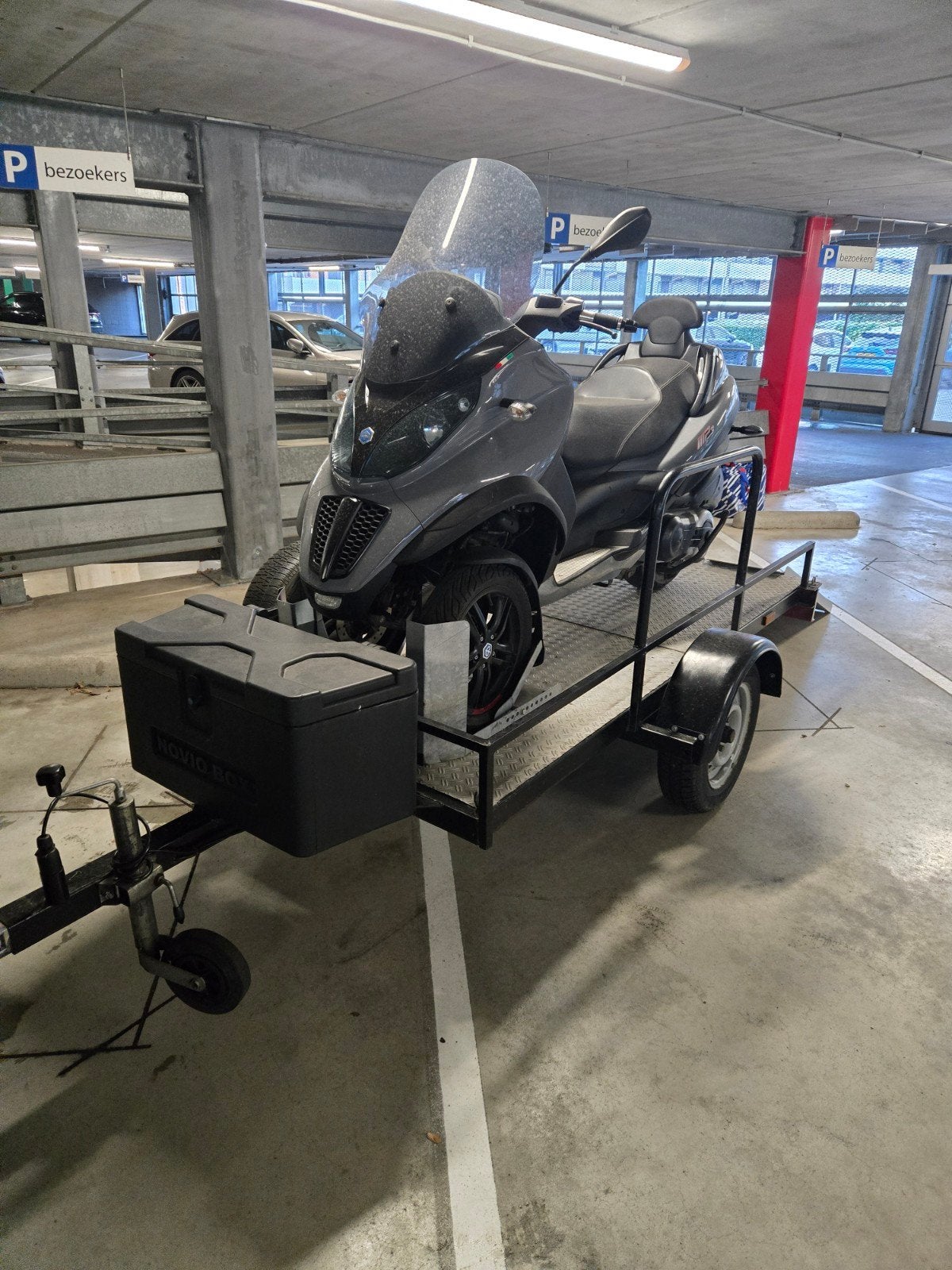 Motorfietsaanhanger met oprijplaat en opbergbox, Auto diversen, Aanhangers en Bagagewagens, Ophalen, Gebruikt