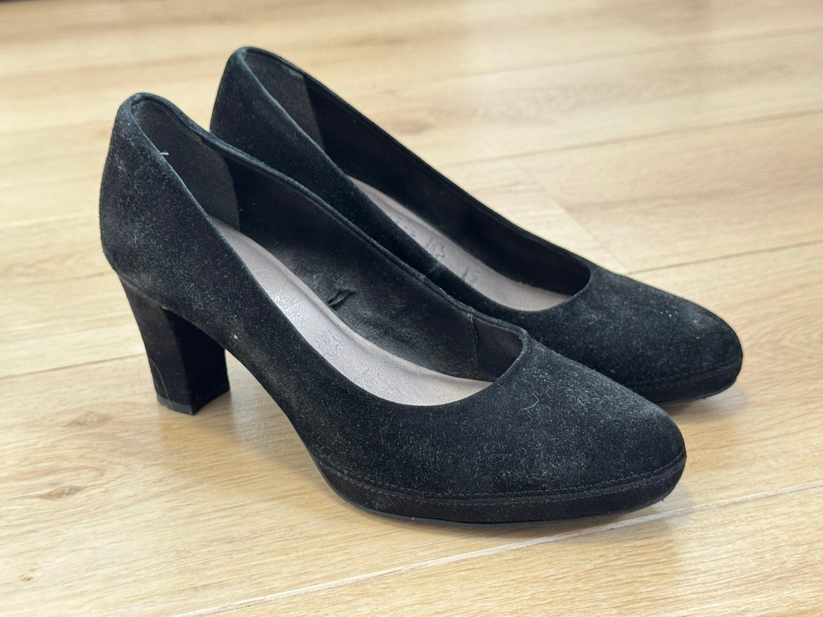 Tamaris zwarte suède pumps - Maat 37, Pumps, Zwart, Ophalen of Verzenden, Zo goed als nieuw