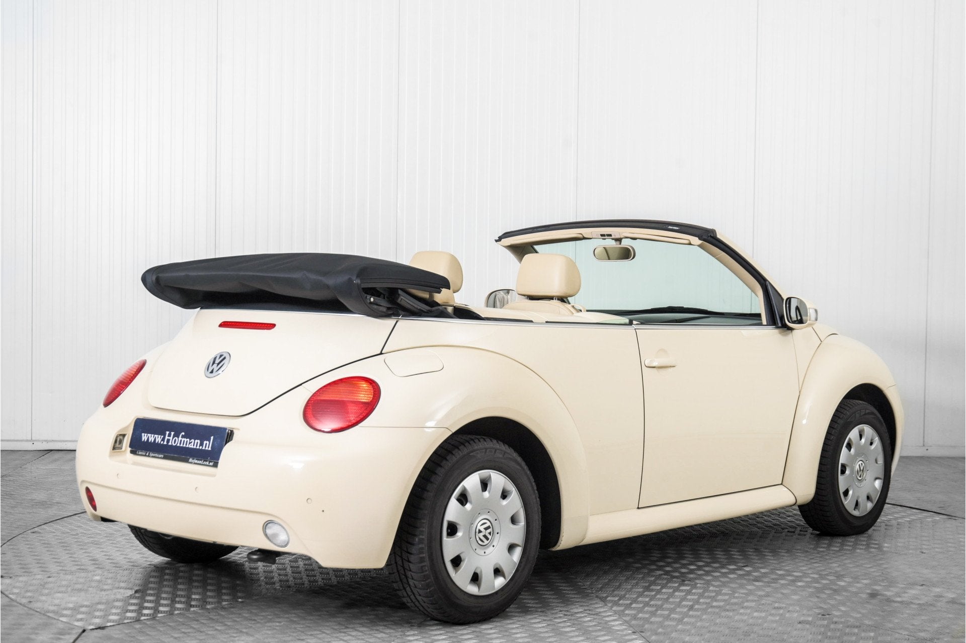 Volkswagen New Beetle Cabriolet 1.6 leer en airco 1e eigenaa, Auto's, Gebruikt, Beetle (Kever), 4 cilinders, Cabriolet