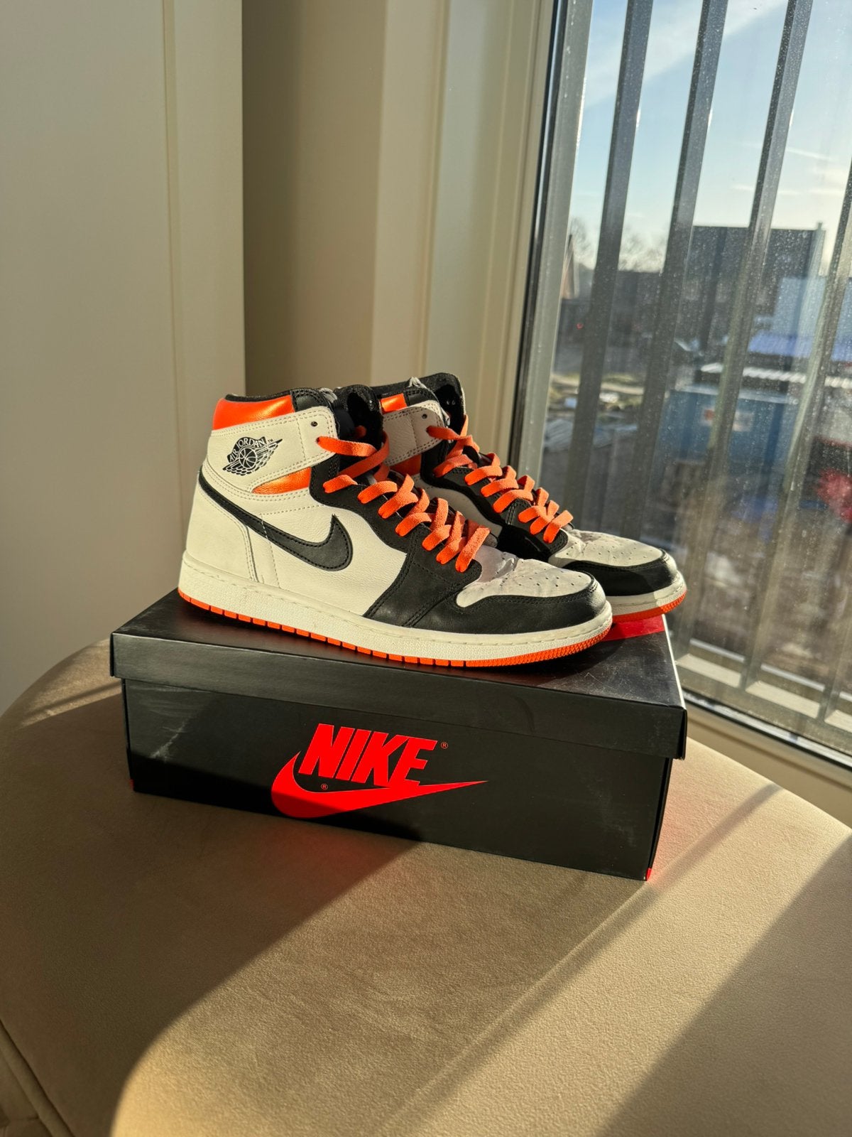 Nike jordan 1 orange 44, Ophalen of Verzenden, Zo goed als nieuw, Overige kleuren