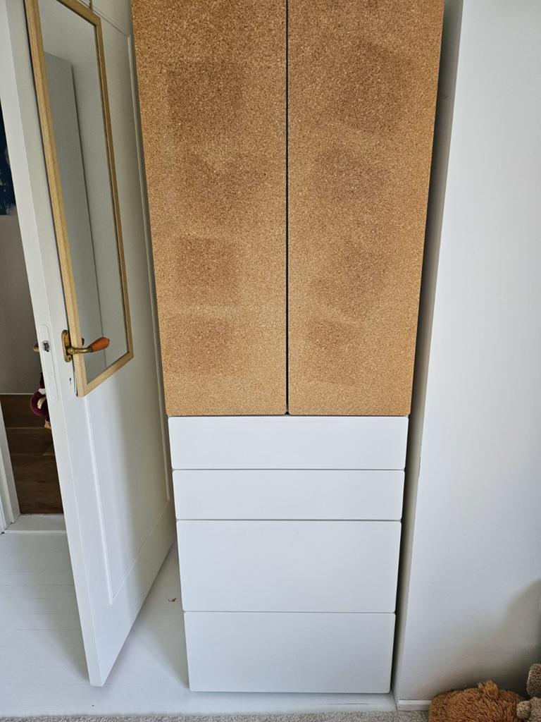 IKEA SMÅSTAD Kledingkast met lades en kurkdeuren, Huis en Inrichting, Kasten | Kledingkasten, Modern, Scandinavisch, 50 tot 100 cm