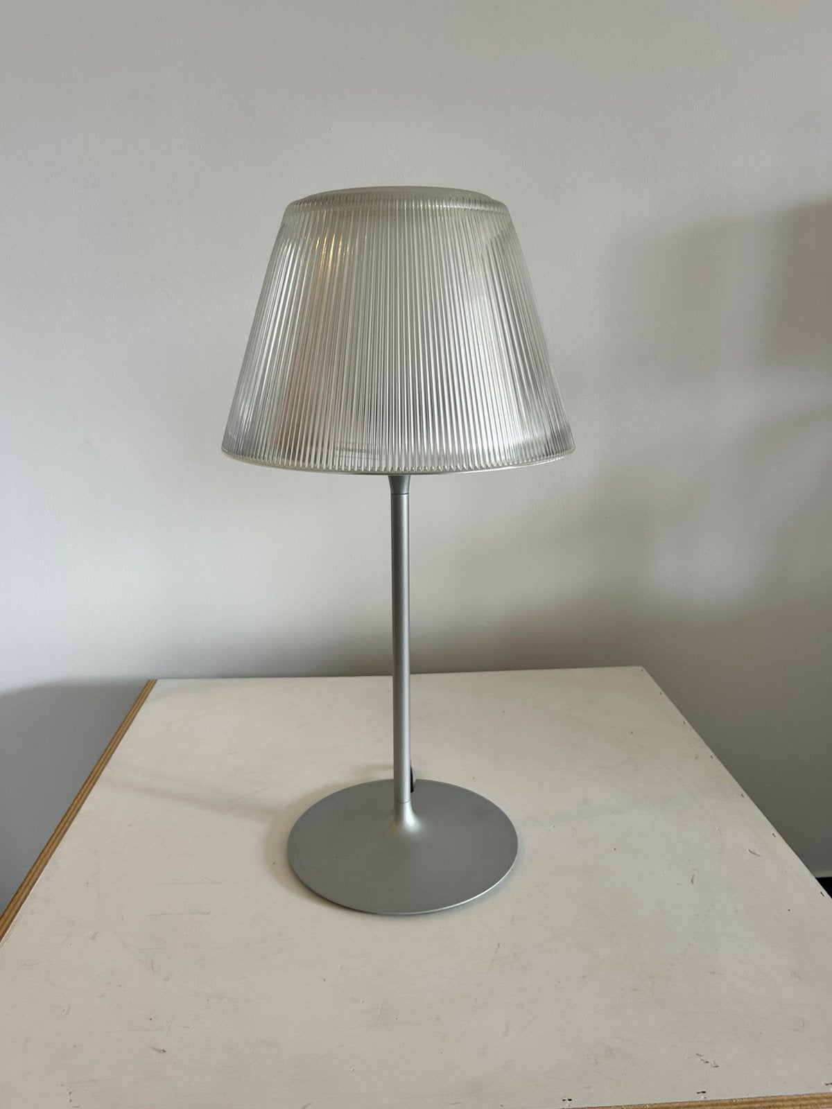 Flos Romeo moon T1 tafellamp, Ophalen, Zo goed als nieuw, Minder dan 100 cm