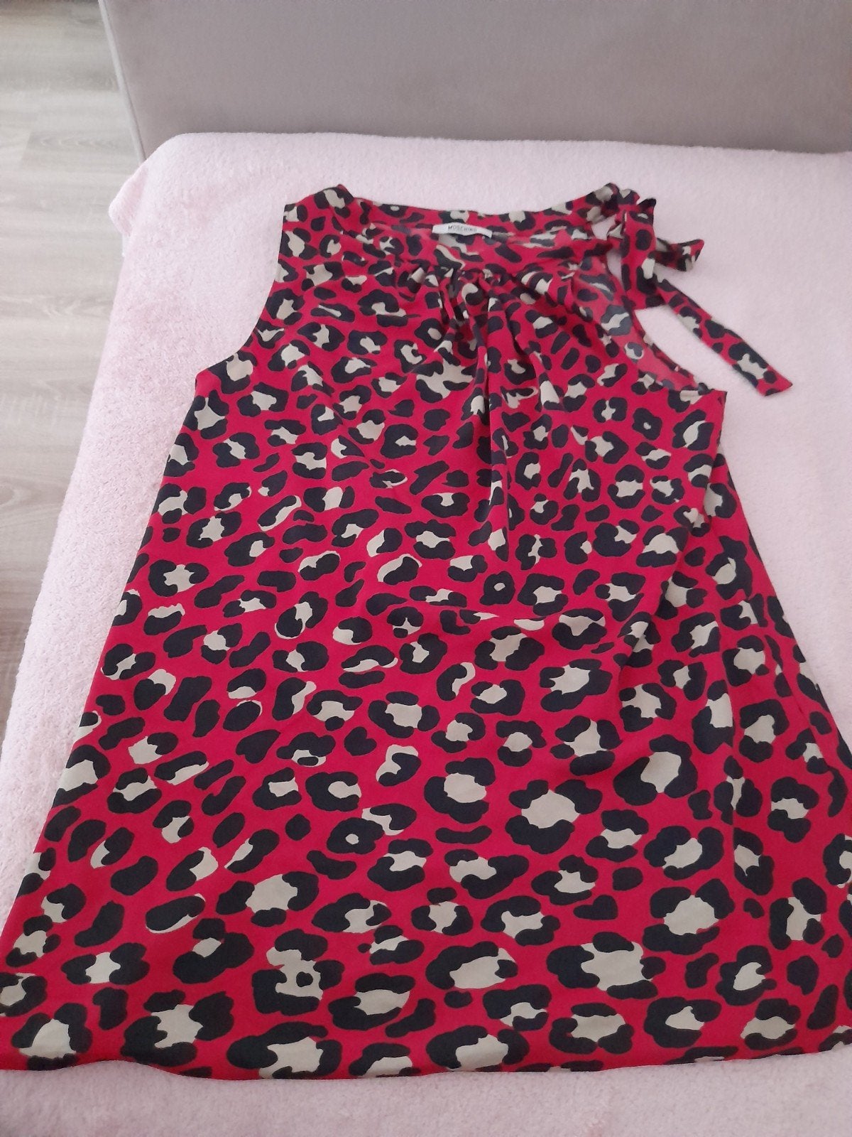 Moschino Cheap and Chic Rode Leopard Print Top, Kleding | Dames, Tops, Maat 38/40 (M), Moschino Cheap and Chic, Ophalen of Verzenden