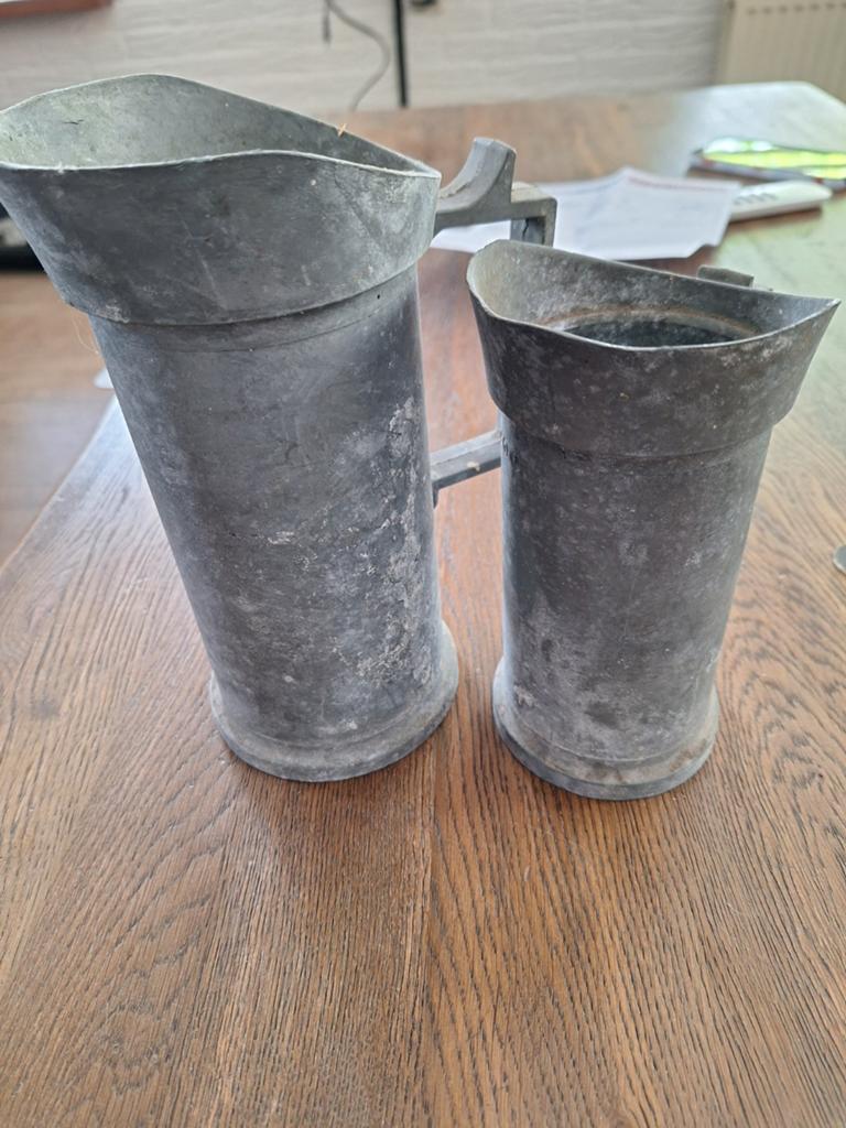 2 tinnen maatbekers, Ophalen of Verzenden