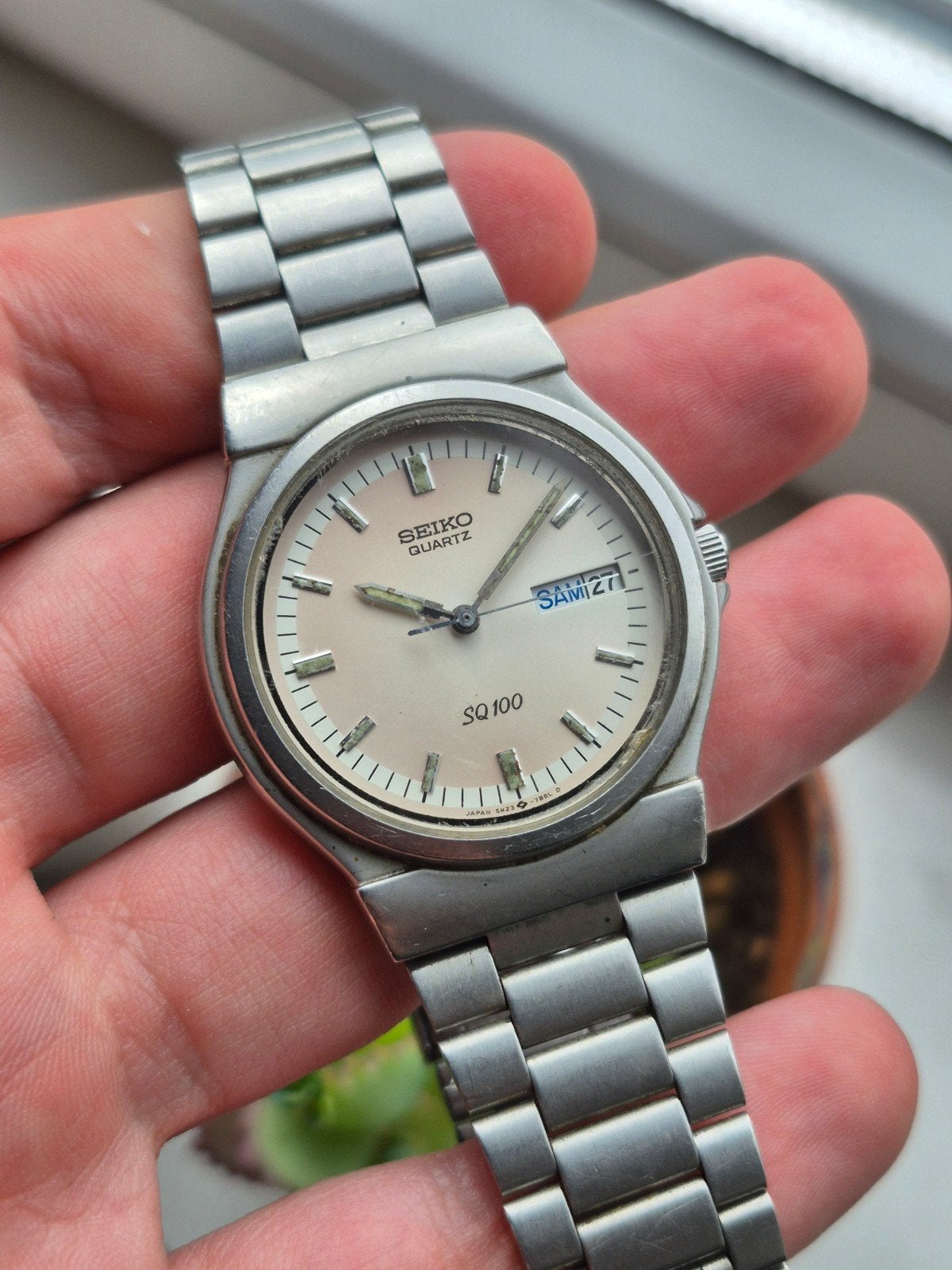 Seiko SQ100 Quartz Ref. 5H23-7B50 Salmon Dial Day Date, 1-26-1, Ginza, Chuo-ku, Tokyo 104-8110, Japan, Seiko, Gebruikt, Seiko Watch Corporation