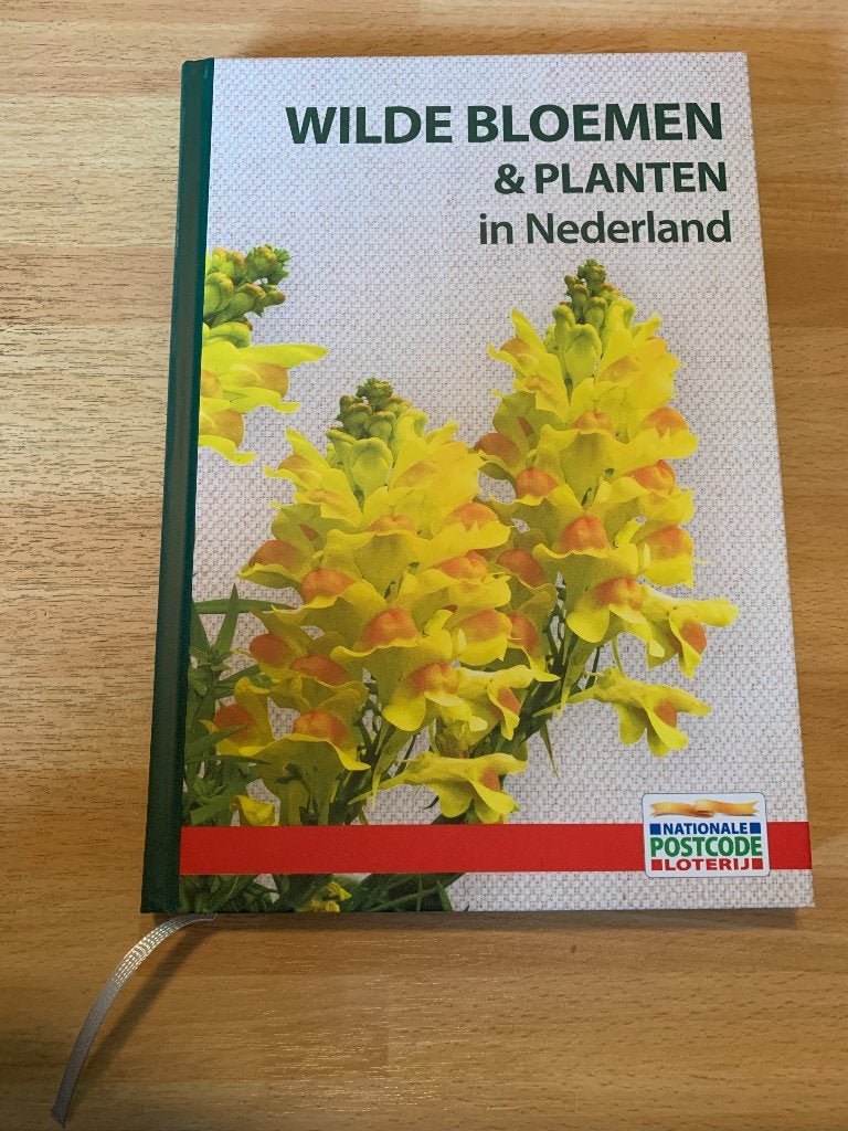 Boek Wilde bloemen & Planten + Veldgids, Boeken, Natuur, Ophalen, Zo goed als nieuw, Bloemen, Planten en Bomen