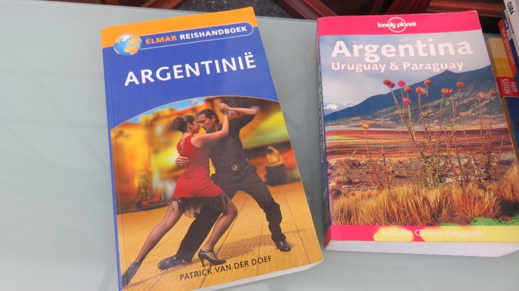 2 x Reisgids Argentinië, 1x Elmar, 1x Lonely Planet., Boeken, Overige merken, Ophalen of Verzenden, Reisgids of -boek, Zuid-Amerika
