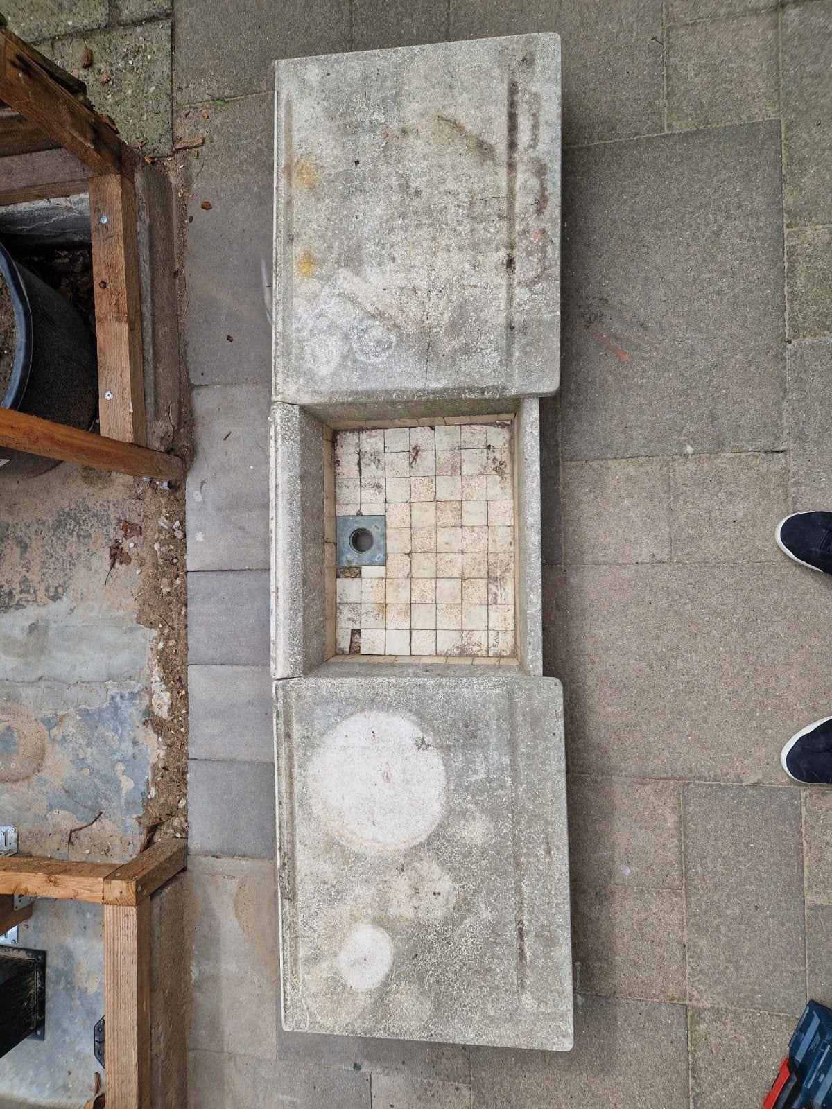 terrazo buiten keuken met jaren 30 wasbak met koperen afvoer, Ophalen of Verzenden, Gebruikt