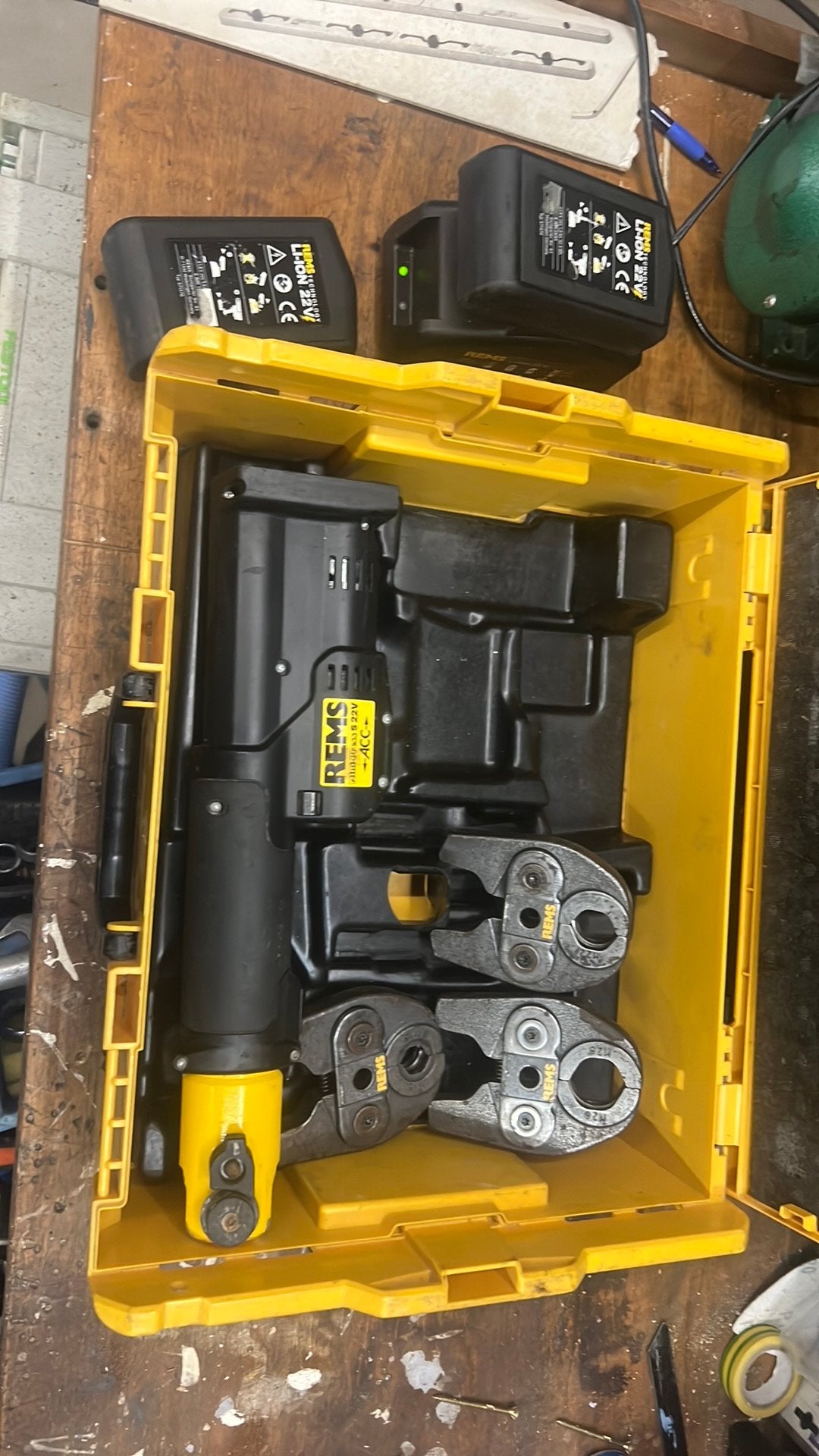 Rems Perstang Mini-Press Accu 22V recht, Ophalen of Verzenden, Zo goed als nieuw