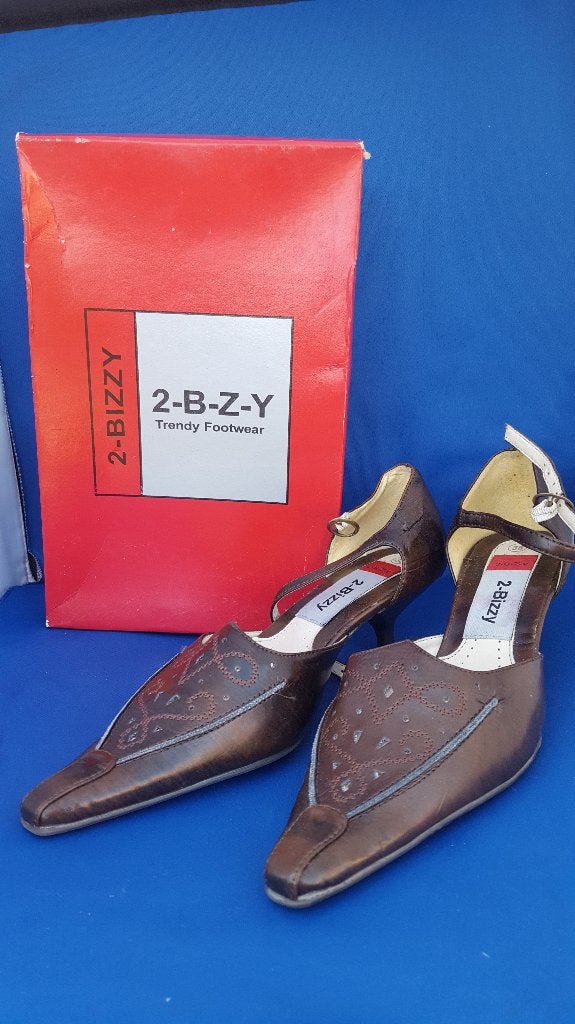 Pumps met lage hak, bruin leatherlook, 2-Bizzy, maat 38. 1A6, Tweedehands verkoop, Tweedehands verkoop, Bruin, Ophalen of Verzenden