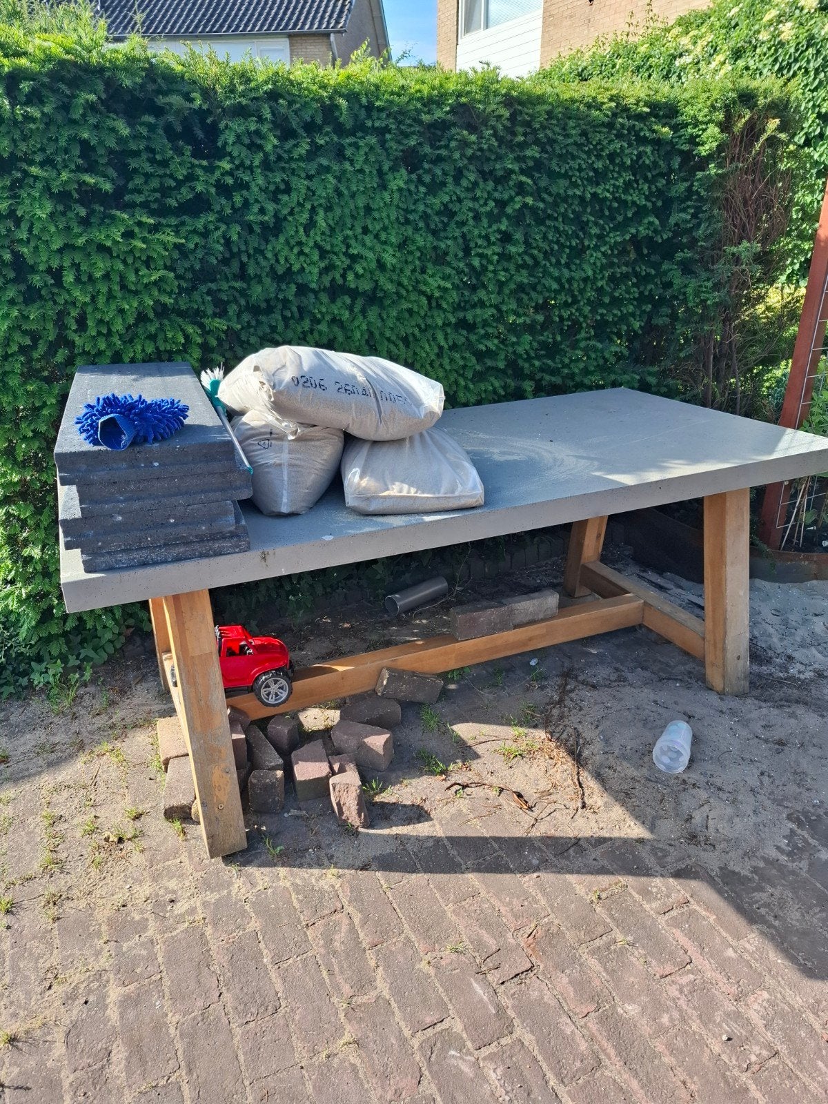 Gratis!! Buitentafel. 100 bij 200., Ophalen, Gebruikt