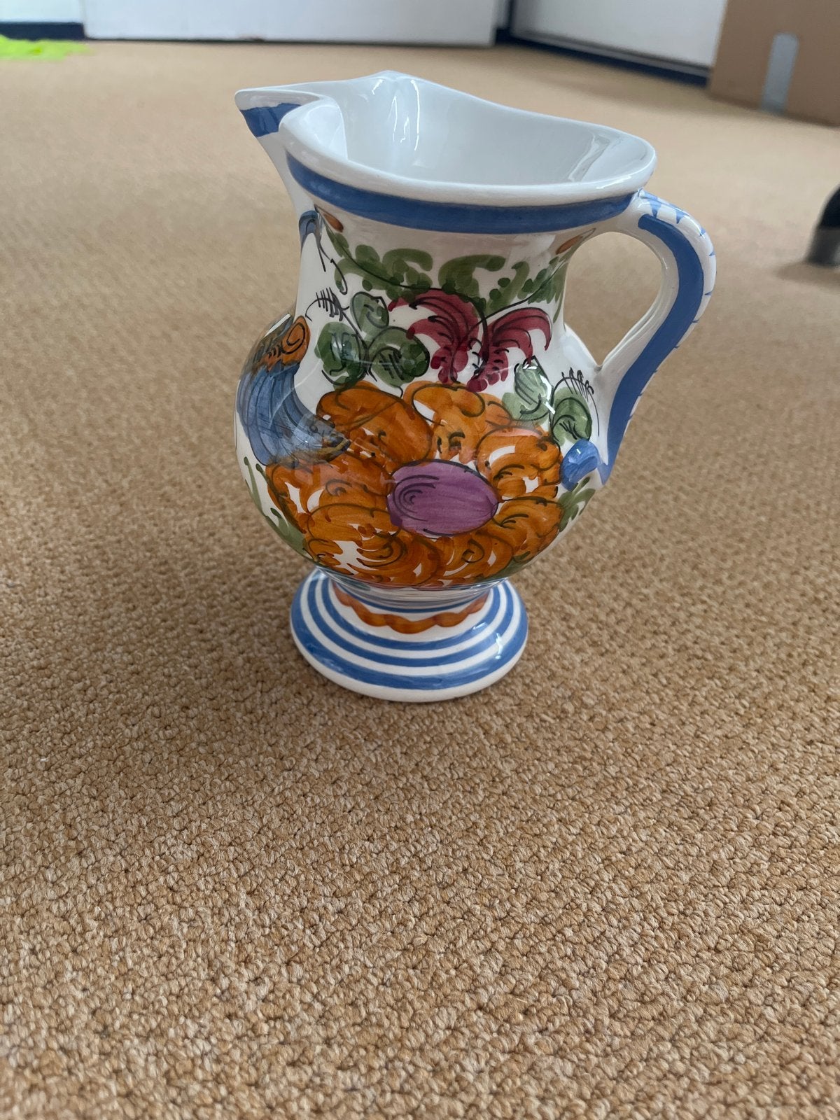 Decoratieve keramische kan met bloemmotief, Ophalen of Verzenden