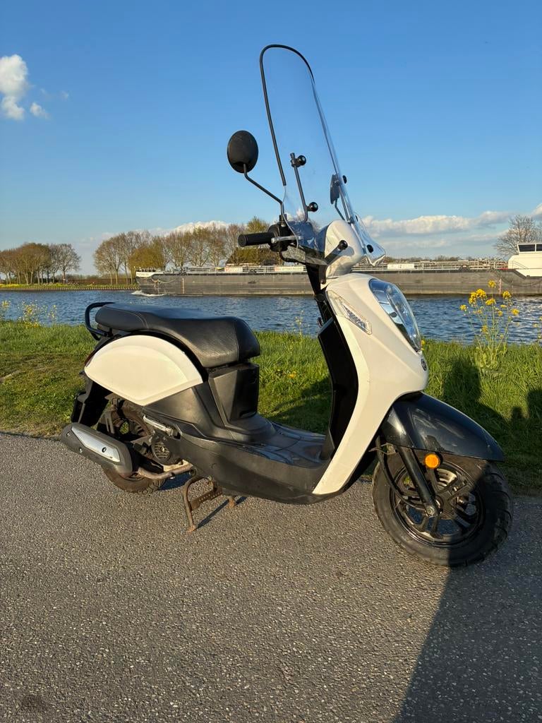 Sym Mio 50i snorscooter nette staat, SYM, Ophalen of Verzenden, Zo goed als nieuw, Benzine