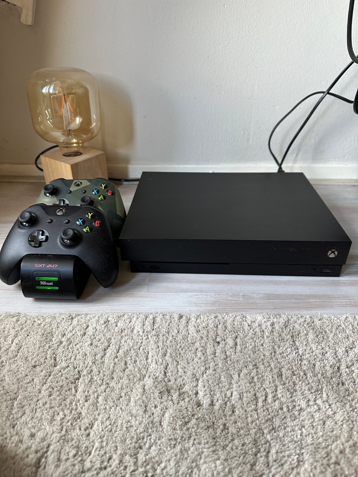 Xbox One X (4K) - Krachtigste Xbox One met 2 controllers, Ophalen