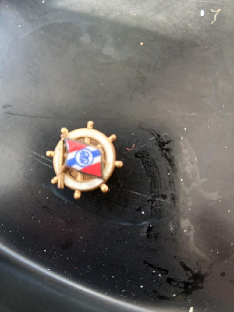 DB Knoop Scheepvaart Speldje - Stuurwiel met Vlag, Ophalen, Gebruikt