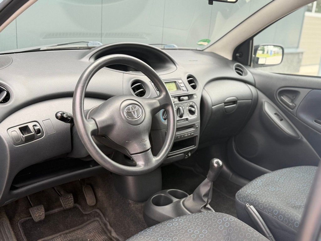 Toyota Yaris 1.0 VVT-i Idols | AIRCO | ELEKTRISCHE RAMEN | D, Voorwielaandrijving, Gebruikt, 4 cilinders, Blauw