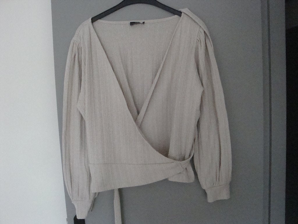 Cloud dancer wikkel vest met glitter. Maat 44., Ophalen of Verzenden, Zo goed als nieuw, Maat 42/44 (L), Wit