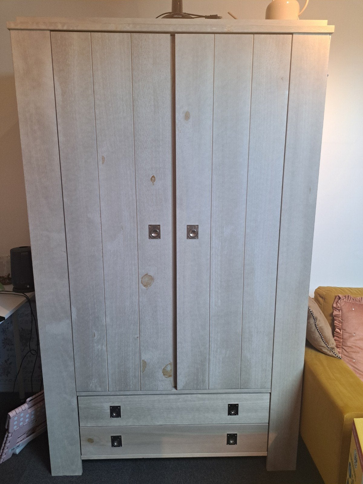 Kast en commode - Grey wash massief hout, Ophalen, 100 tot 150 cm, Zo goed als nieuw, Minder dan 100 cm