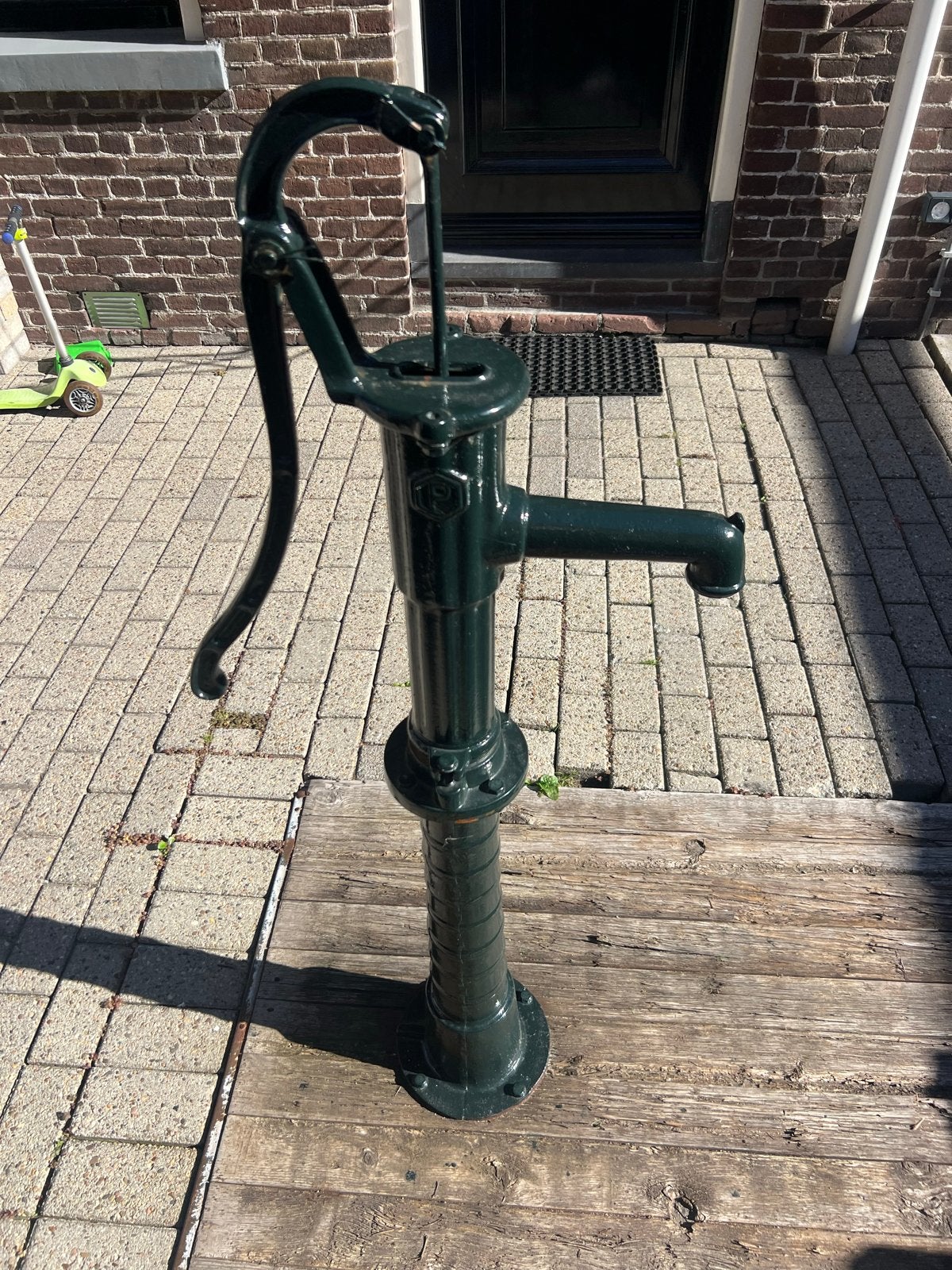 Werkende gietijzeren waterpomp incl. Leiding en korf, Tuin en Terras, Ophalen of Verzenden, Gebruikt